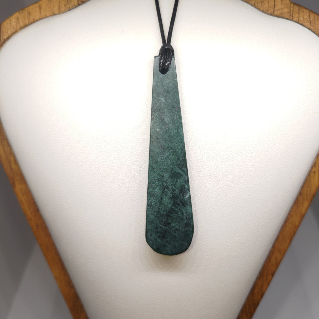 Hand Made New Zealand Pounamu/Greenstone Necklace Ref: 0223