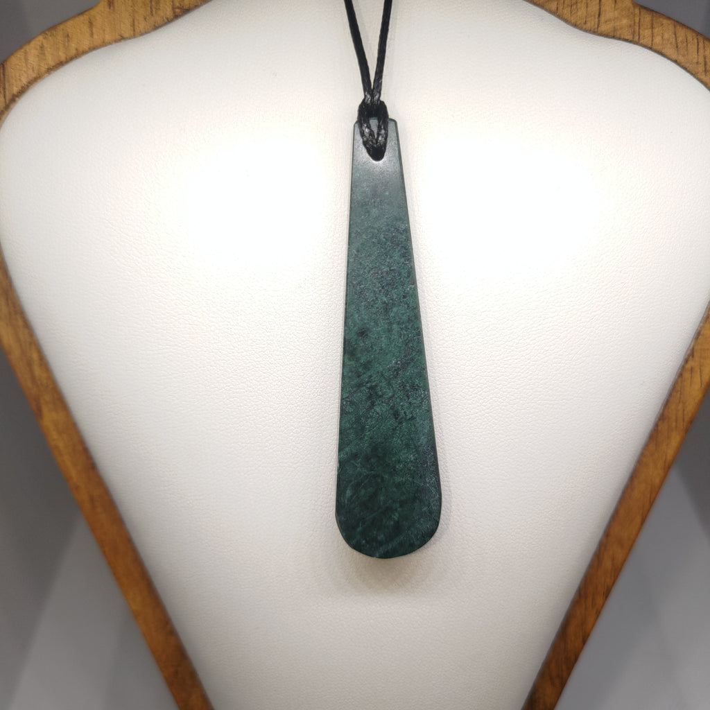 Hand Made New Zealand Pounamu/Greenstone Necklace Ref: 0223