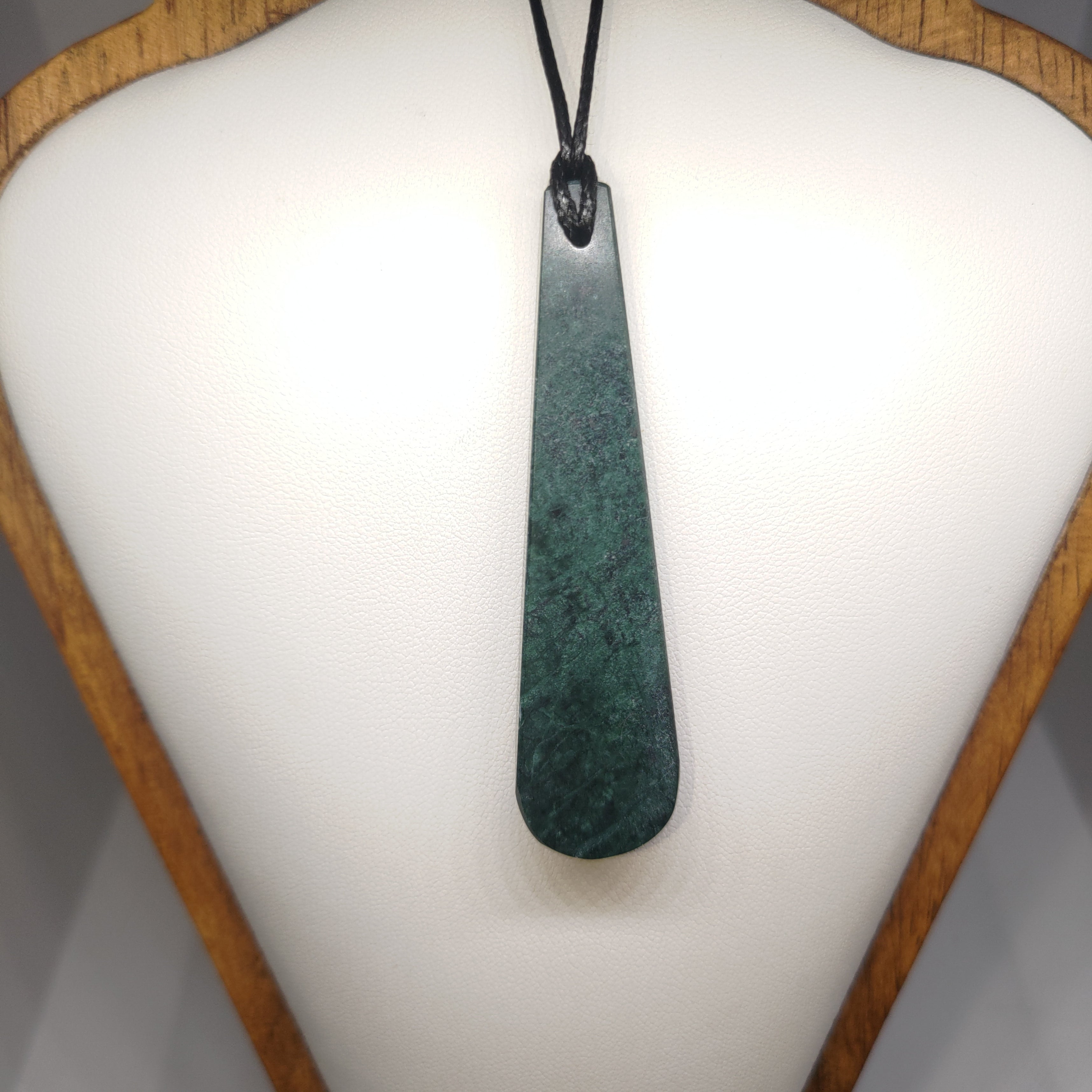 Hand Made New Zealand Pounamu/Greenstone Necklace Ref: 0223