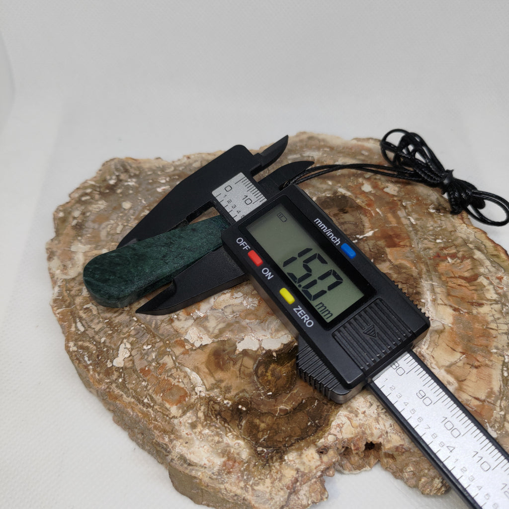 Hand Made New Zealand Pounamu/Greenstone Necklace Ref: 0223