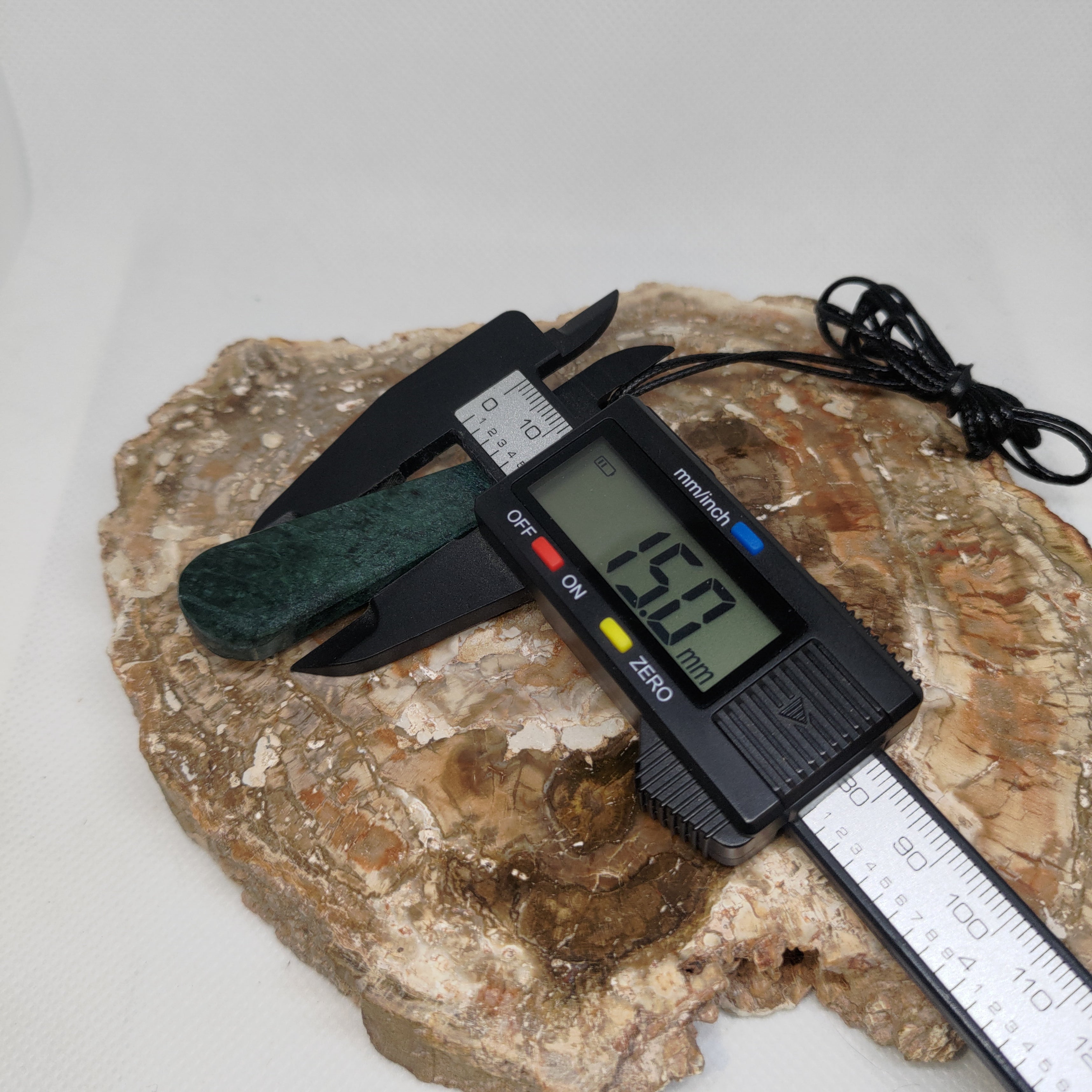 Hand Made New Zealand Pounamu/Greenstone Necklace Ref: 0223