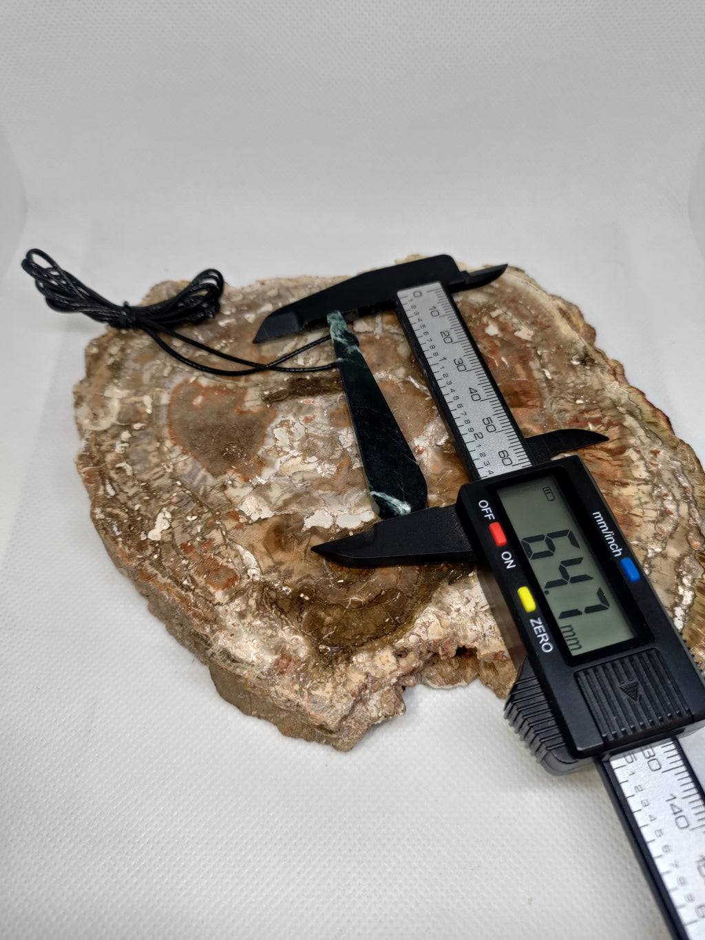 Hand Made New Zealand Pounamu/Greenstone Necklace Ref: 0224