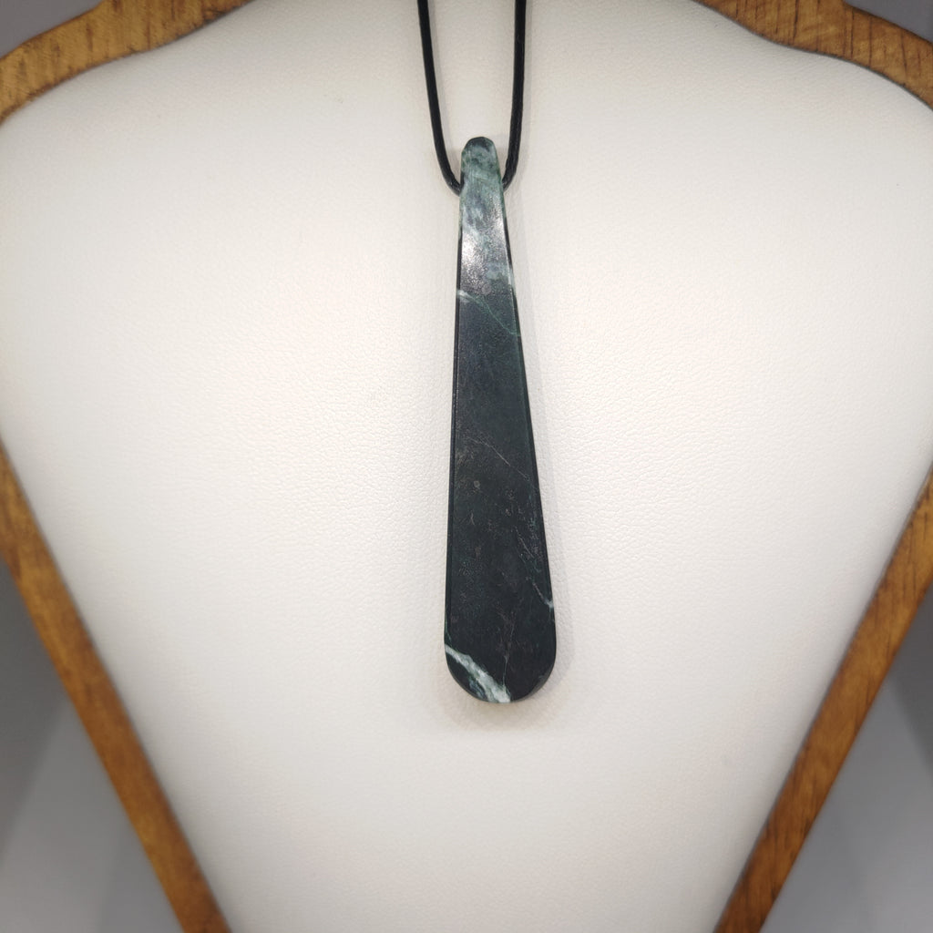Hand Made New Zealand Pounamu/Greenstone Necklace Ref: 0224
