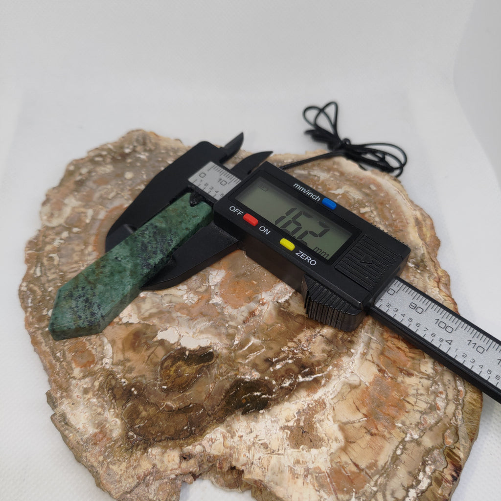 Hand Made New Zealand Pounamu/Greenstone Necklace Ref: 0225