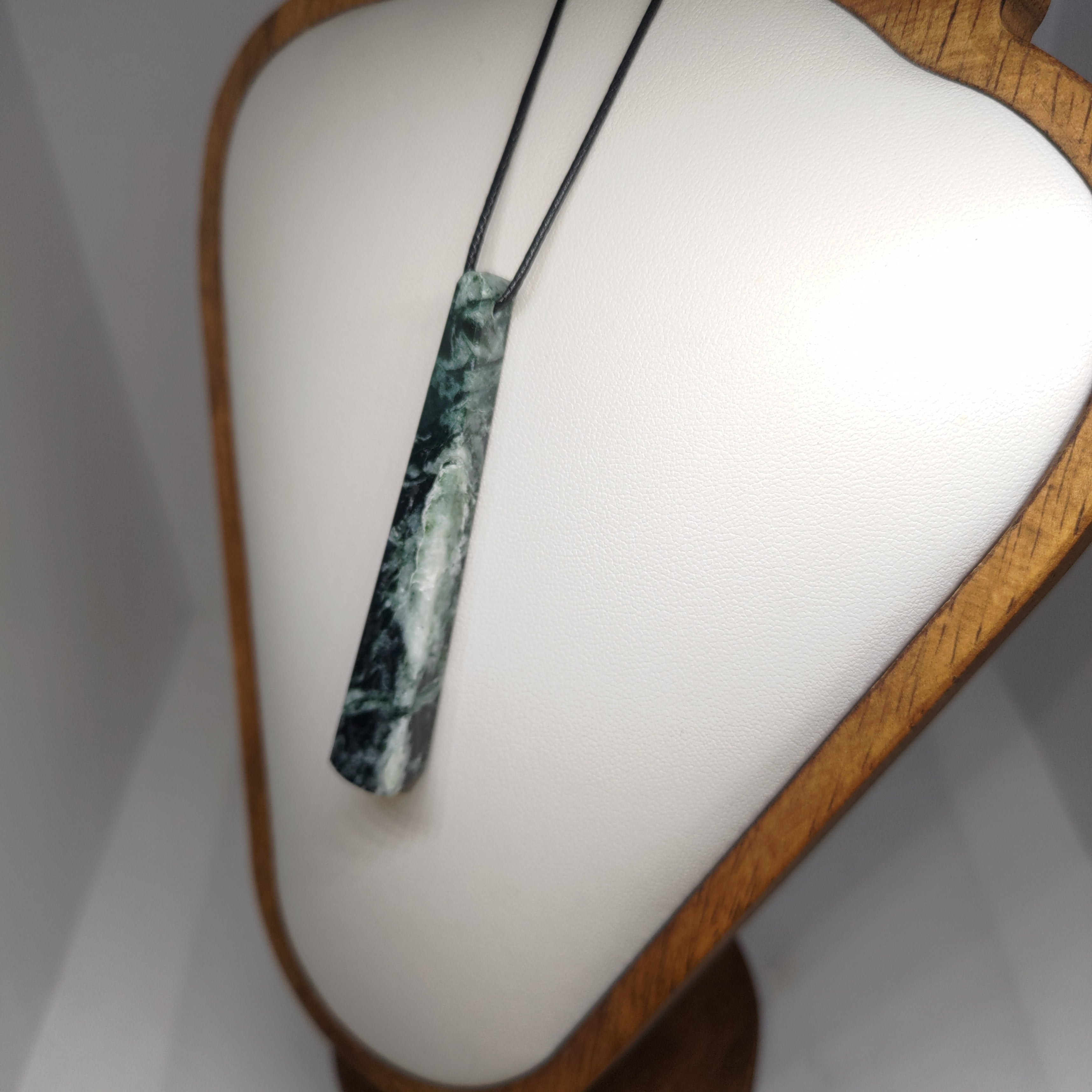 Hand Made New Zealand Pounamu/Greenstone Necklace Ref: 0226