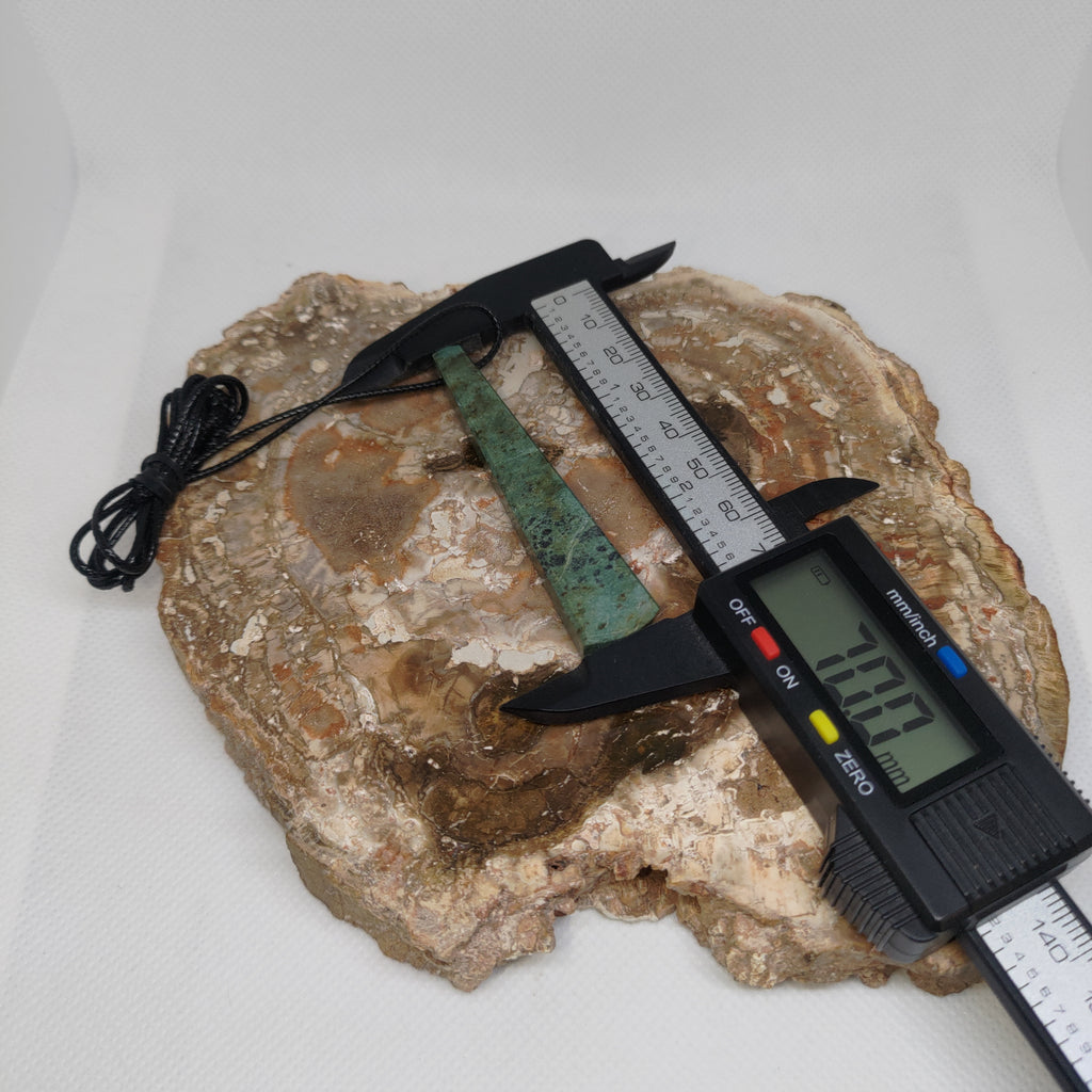 Hand Made New Zealand Pounamu/Greenstone Necklace Ref: 0227