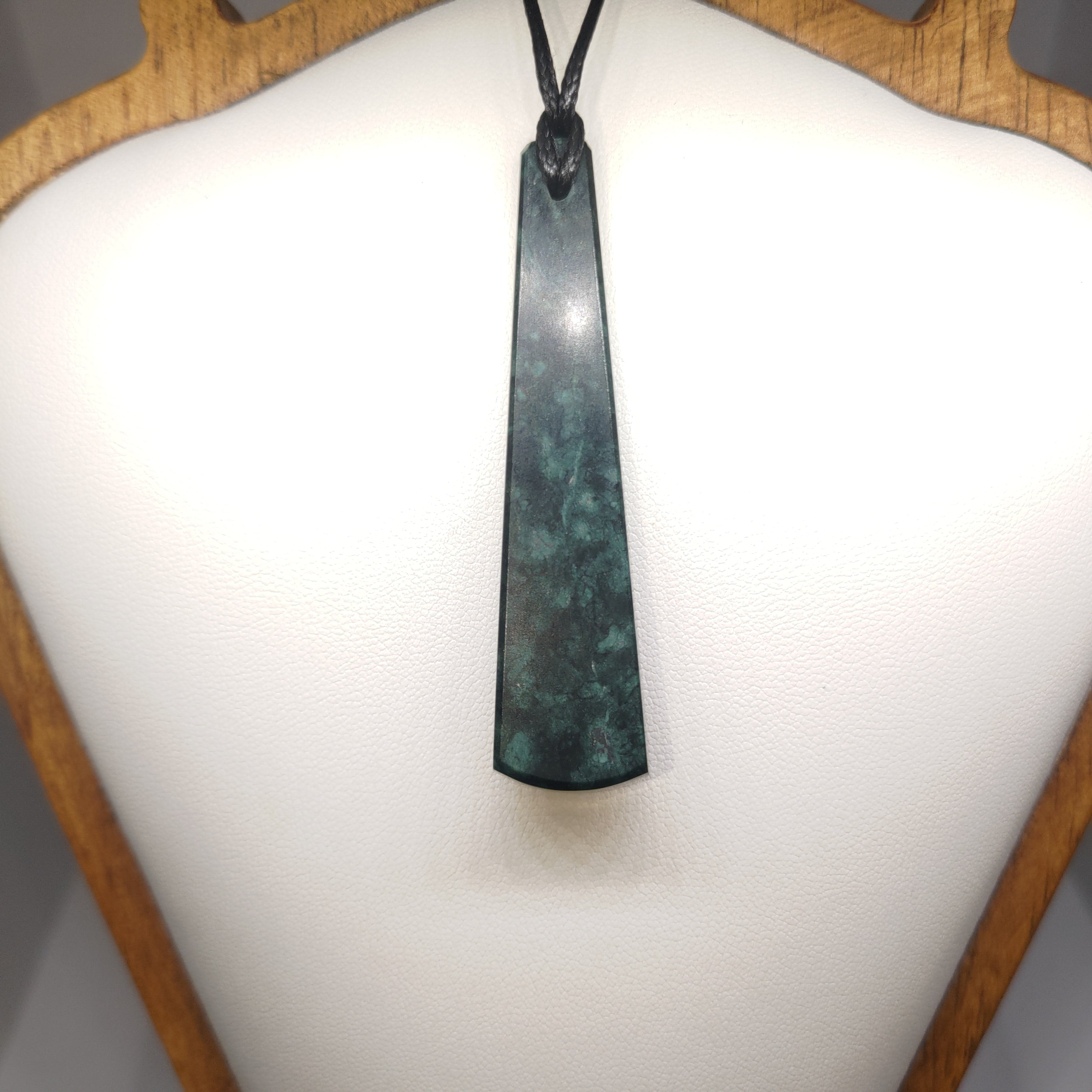 Hand Made New Zealand Pounamu/Greenstone Necklace Ref: 0228