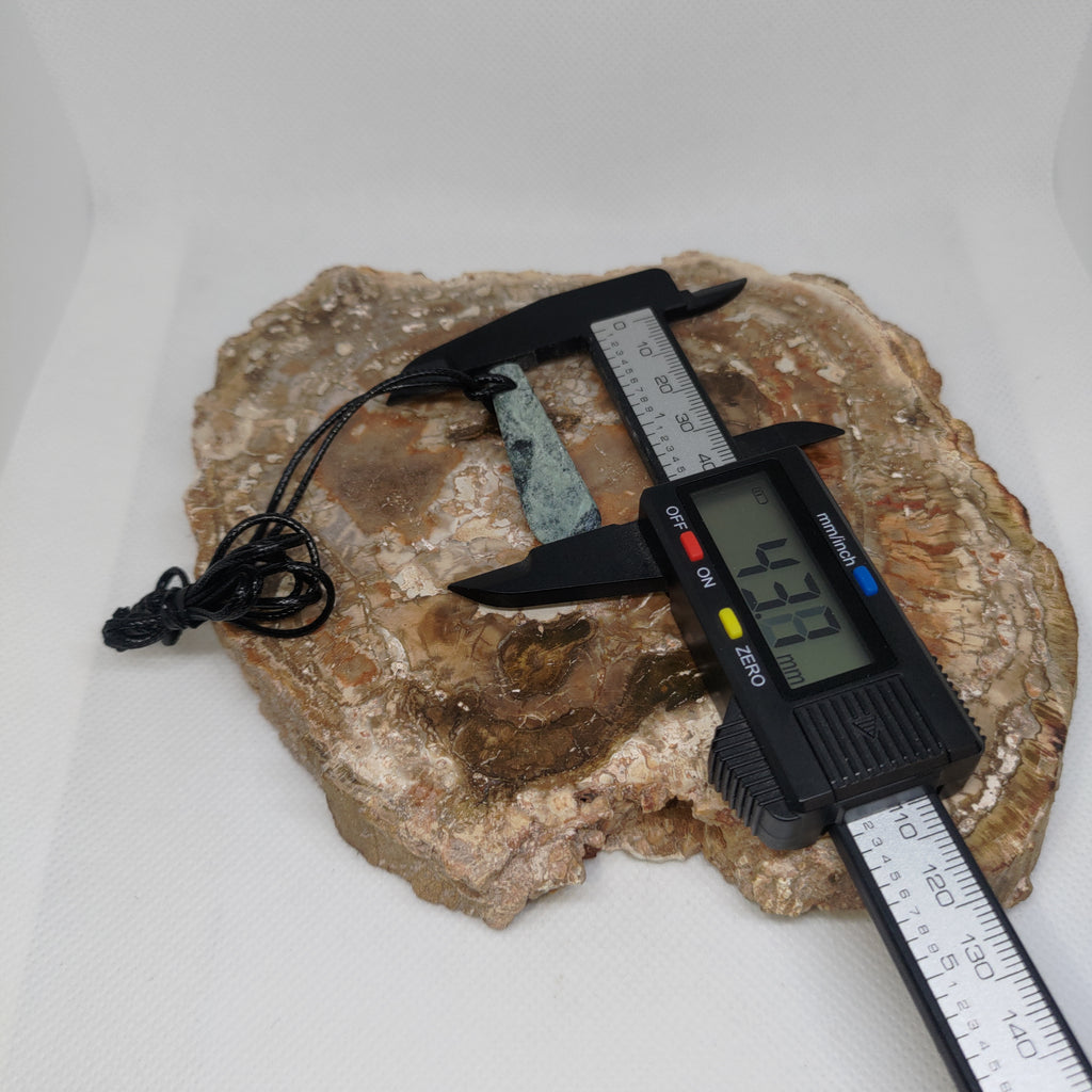 Hand Made New Zealand Pounamu/Greenstone Necklace Ref: 0230