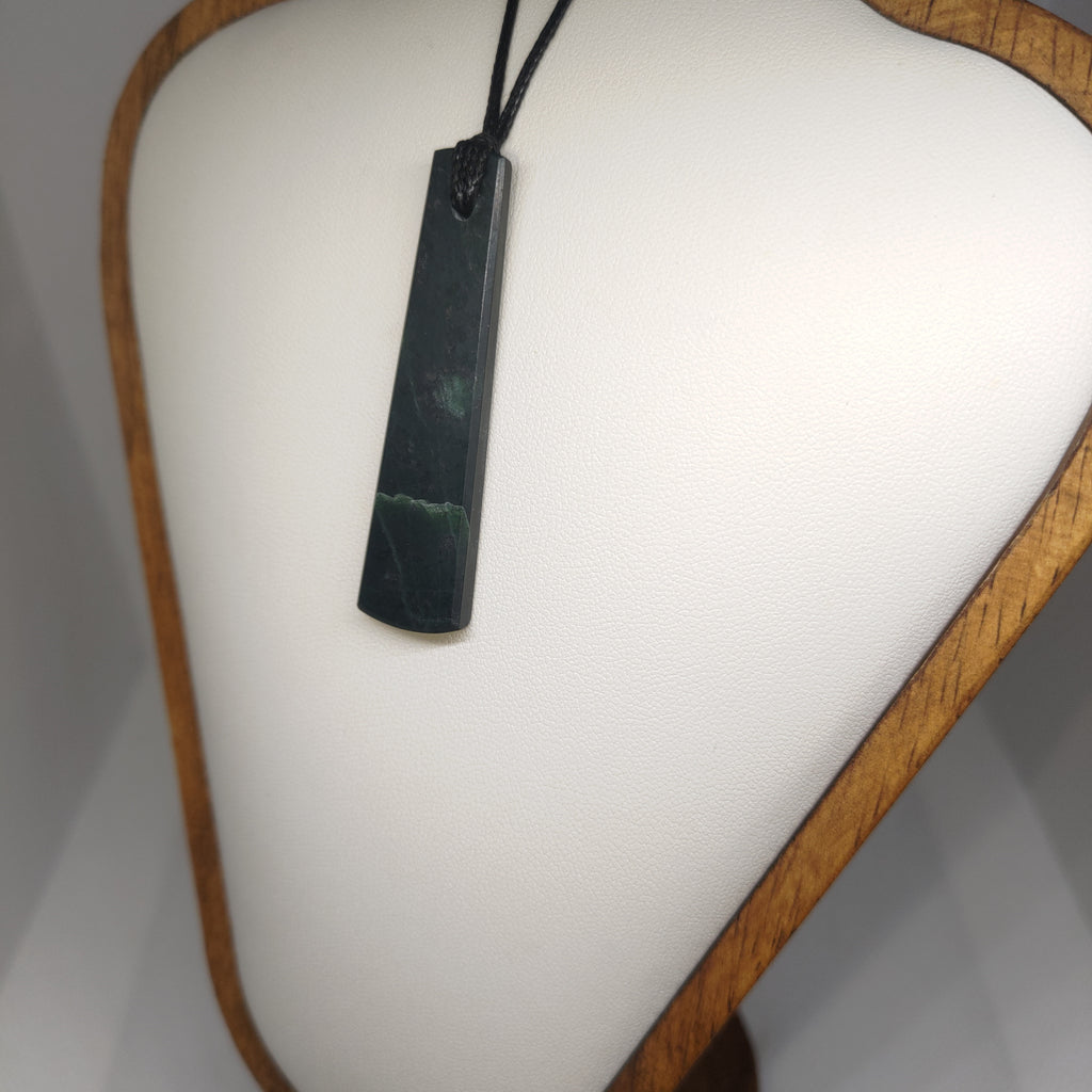 Hand Made New Zealand Pounamu/Greenstone Necklace Ref: 0232