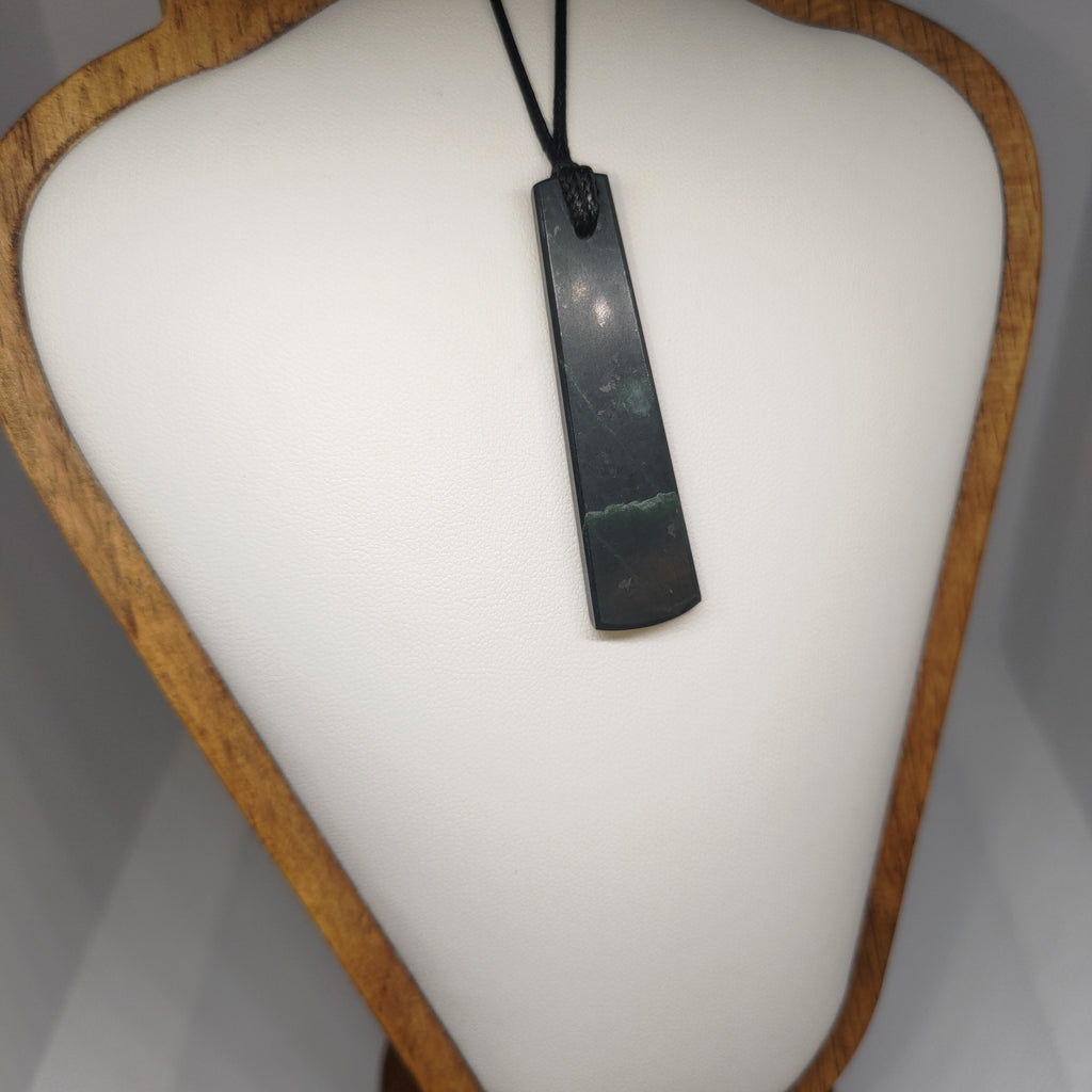 Hand Made New Zealand Pounamu/Greenstone Necklace Ref: 0232