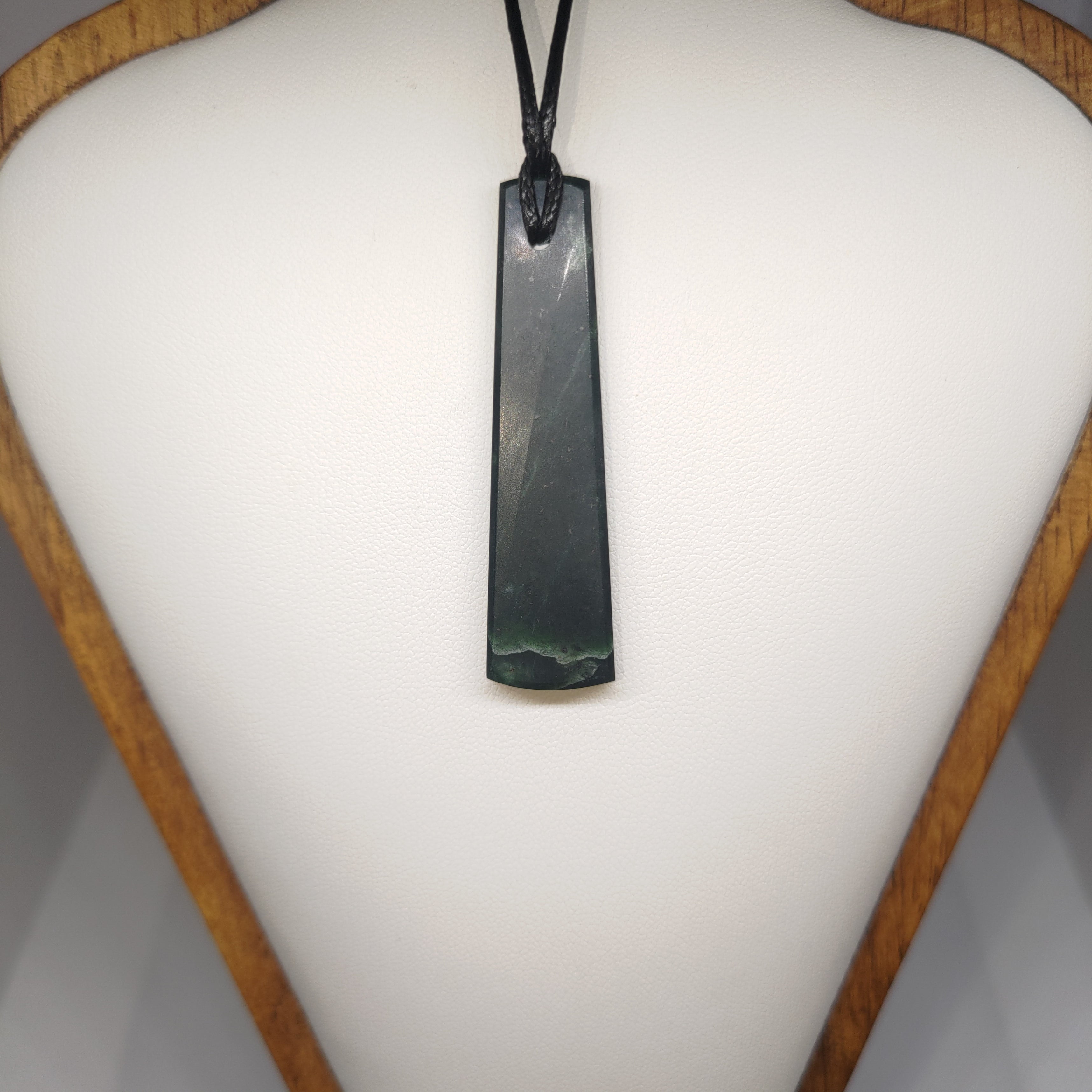 Hand Made New Zealand Pounamu/Greenstone Necklace Ref: 0232