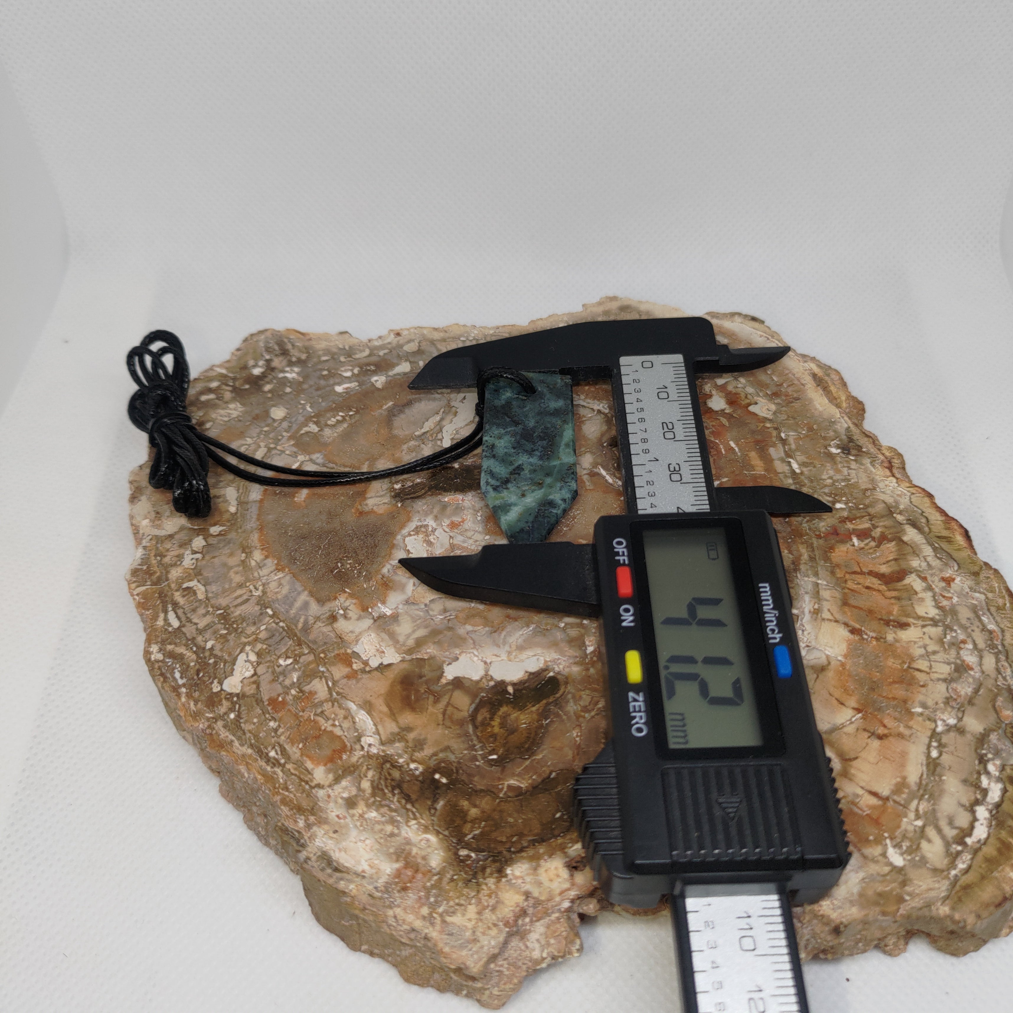 Hand Made New Zealand Pounamu/Greenstone Necklace Ref: 0234