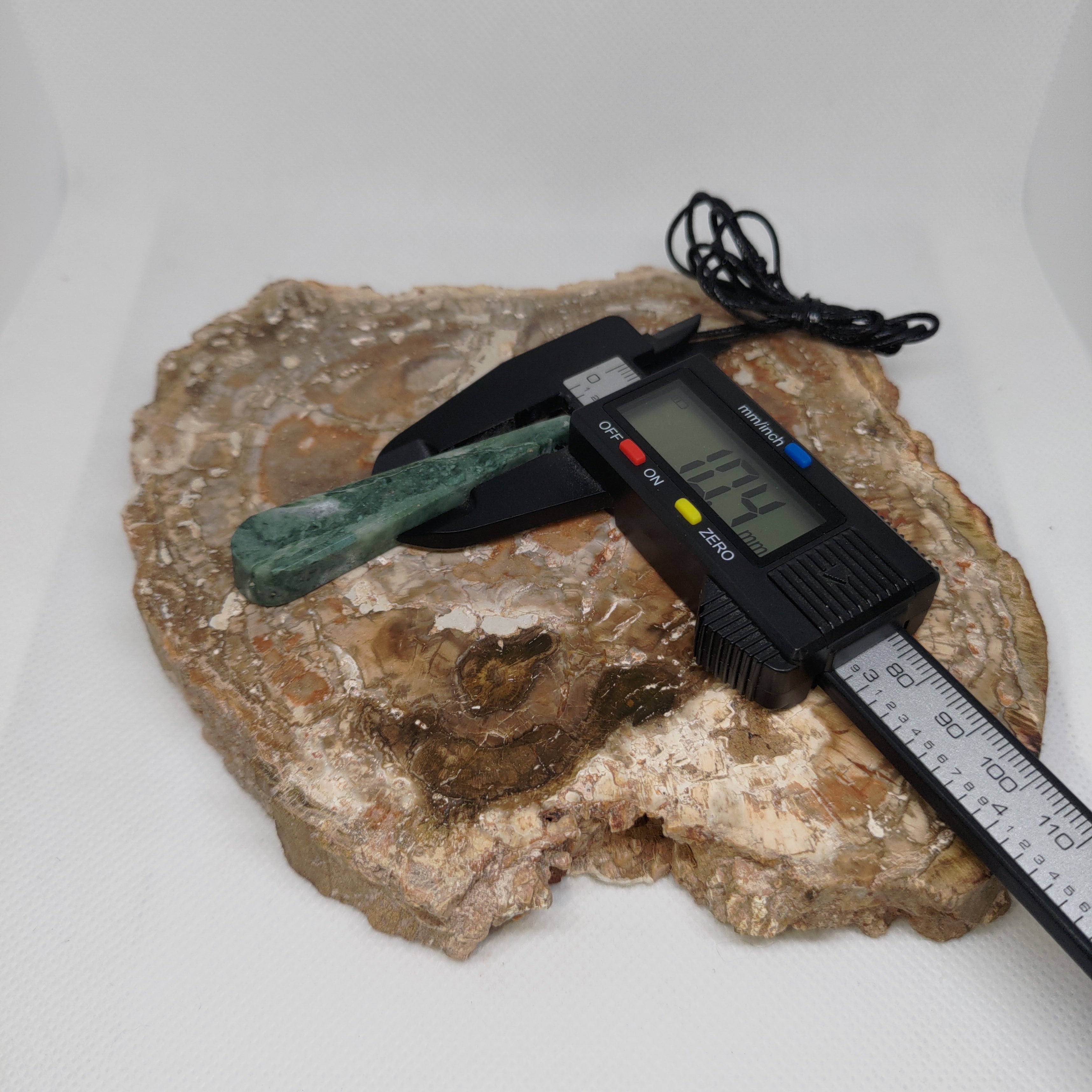 Hand Made New Zealand Pounamu/Greenstone Necklace Ref: 0240