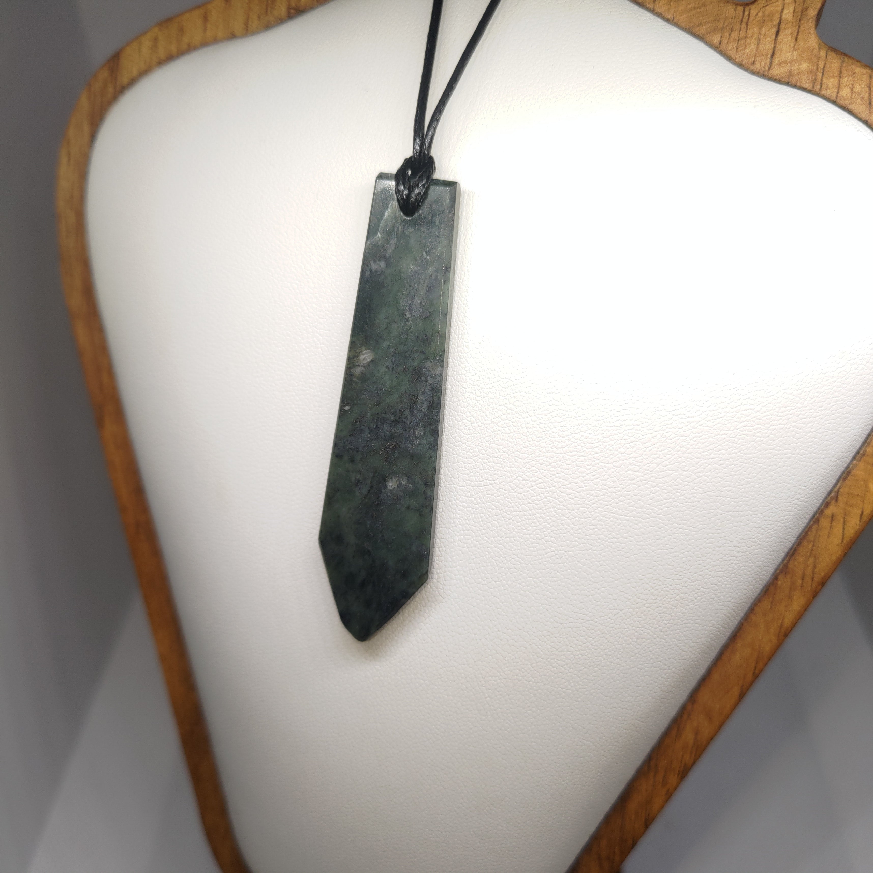 Hand Made New Zealand Pounamu/Greenstone Necklace Ref: 0242