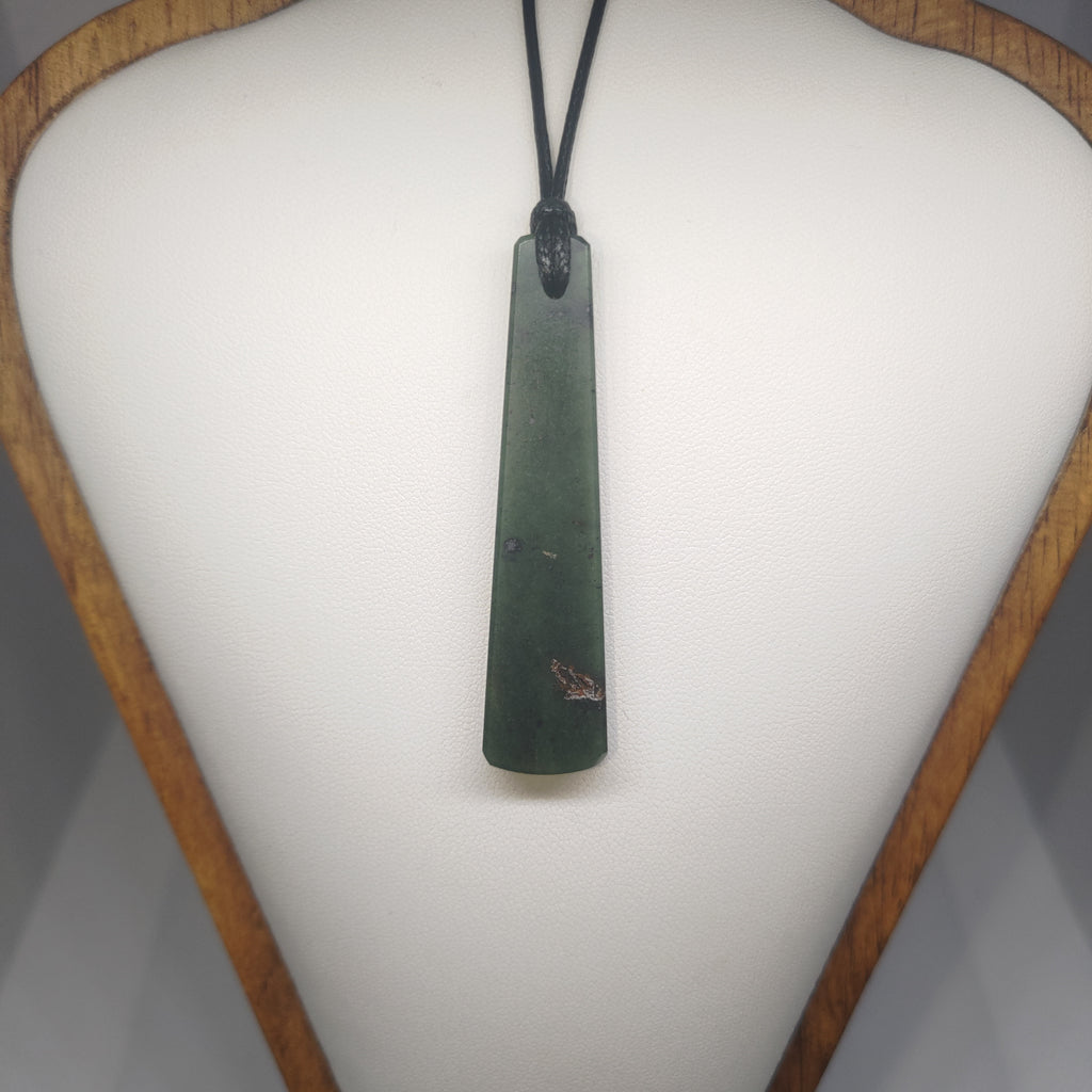 Hand Made New Zealand Pounamu/Greenstone Necklace Ref: 0243