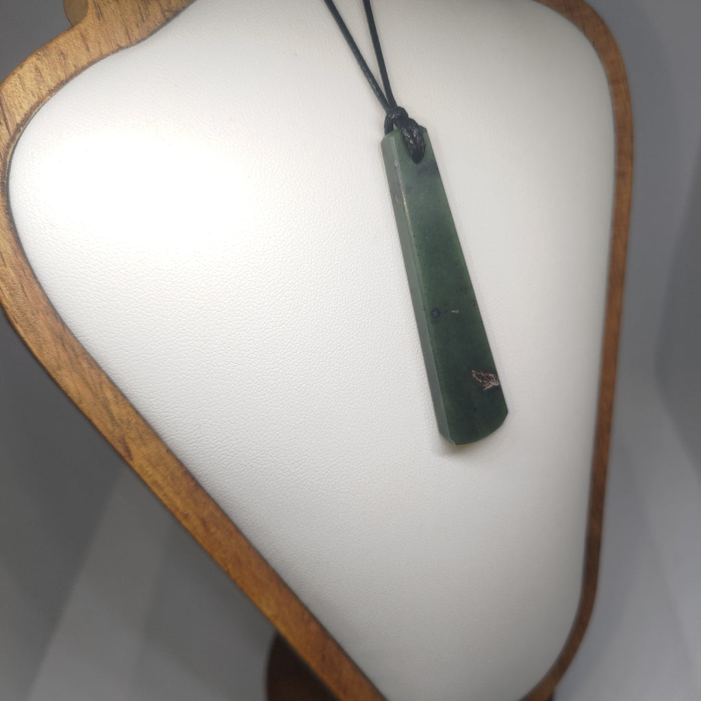 Hand Made New Zealand Pounamu/Greenstone Necklace Ref: 0243