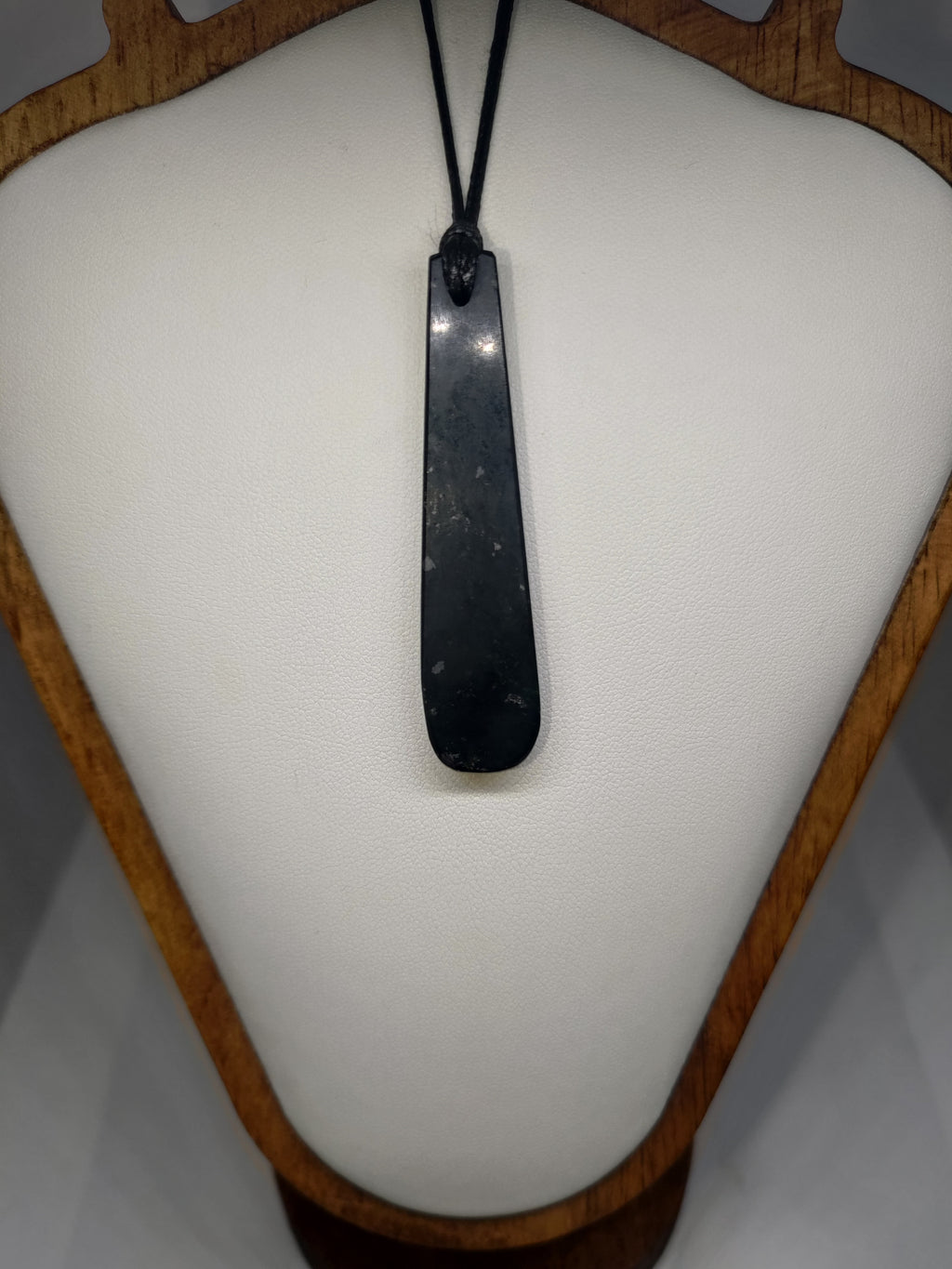 Hand Made New Zealand Pounamu/Greenstone Necklace Ref: 0244