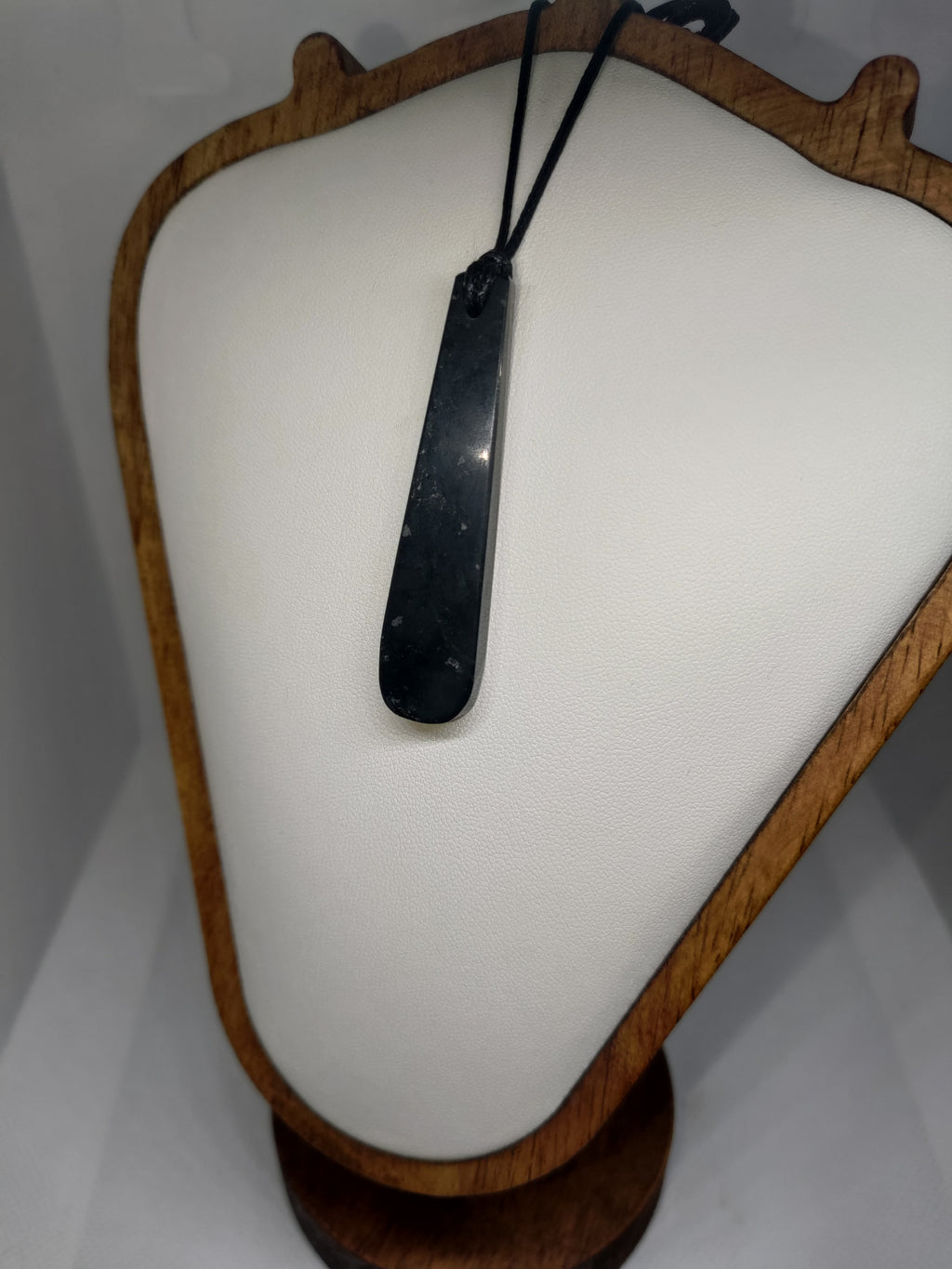 Hand Made New Zealand Pounamu/Greenstone Necklace Ref: 0244
