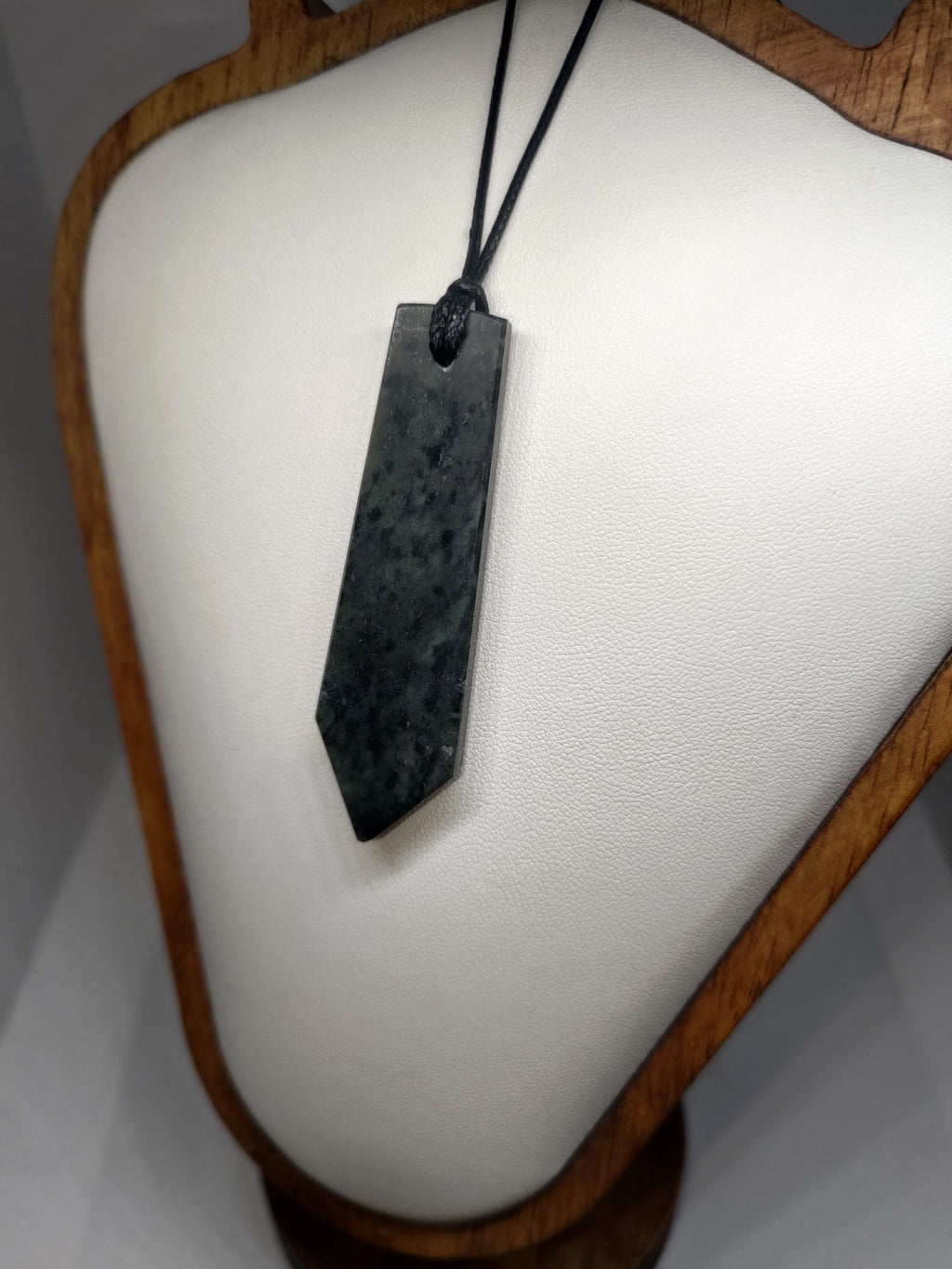 Hand Made New Zealand Pounamu/Greenstone Necklace Ref: 0245