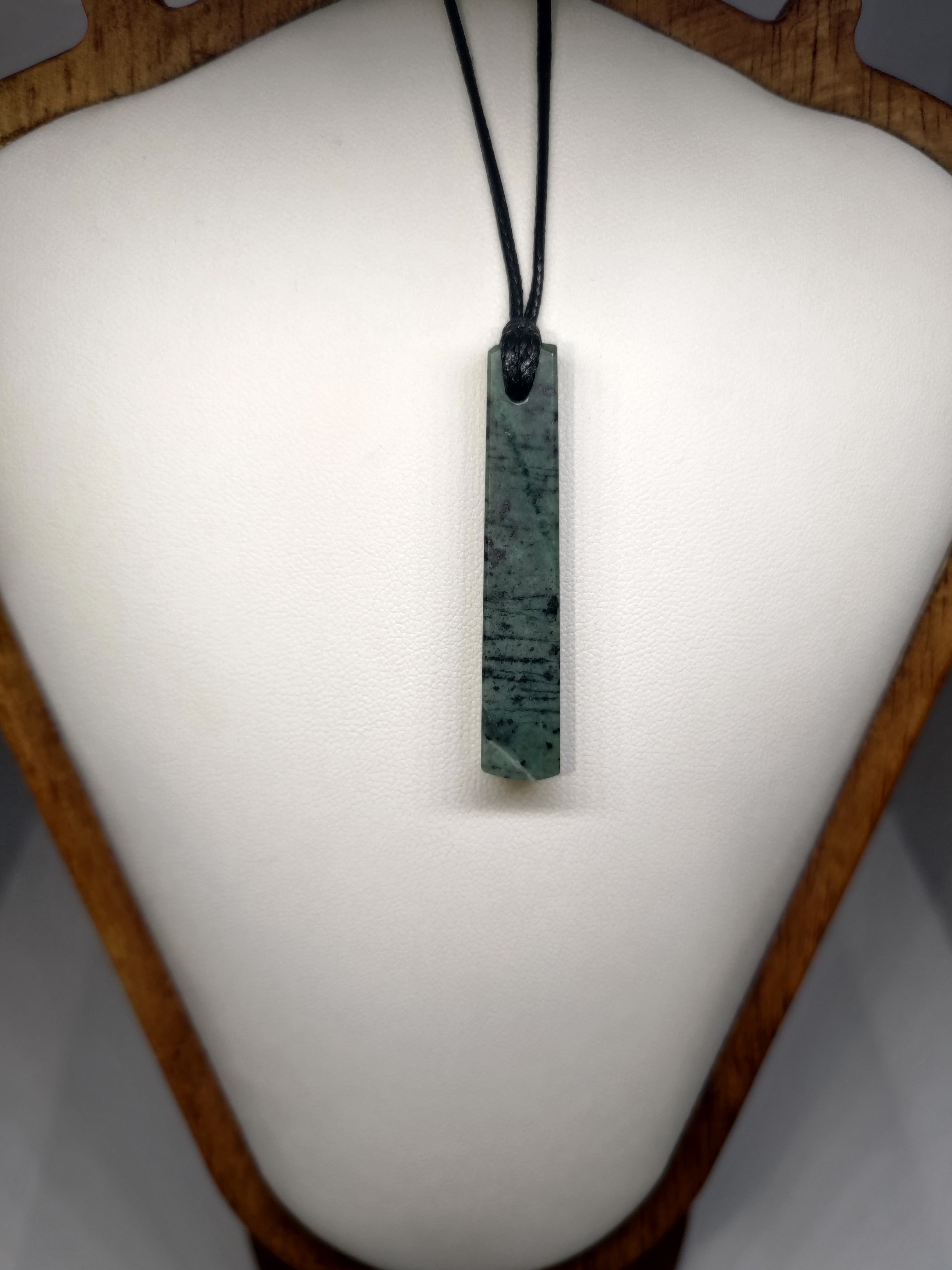 Hand Made New Zealand Pounamu/Greenstone Necklace Ref: 0246