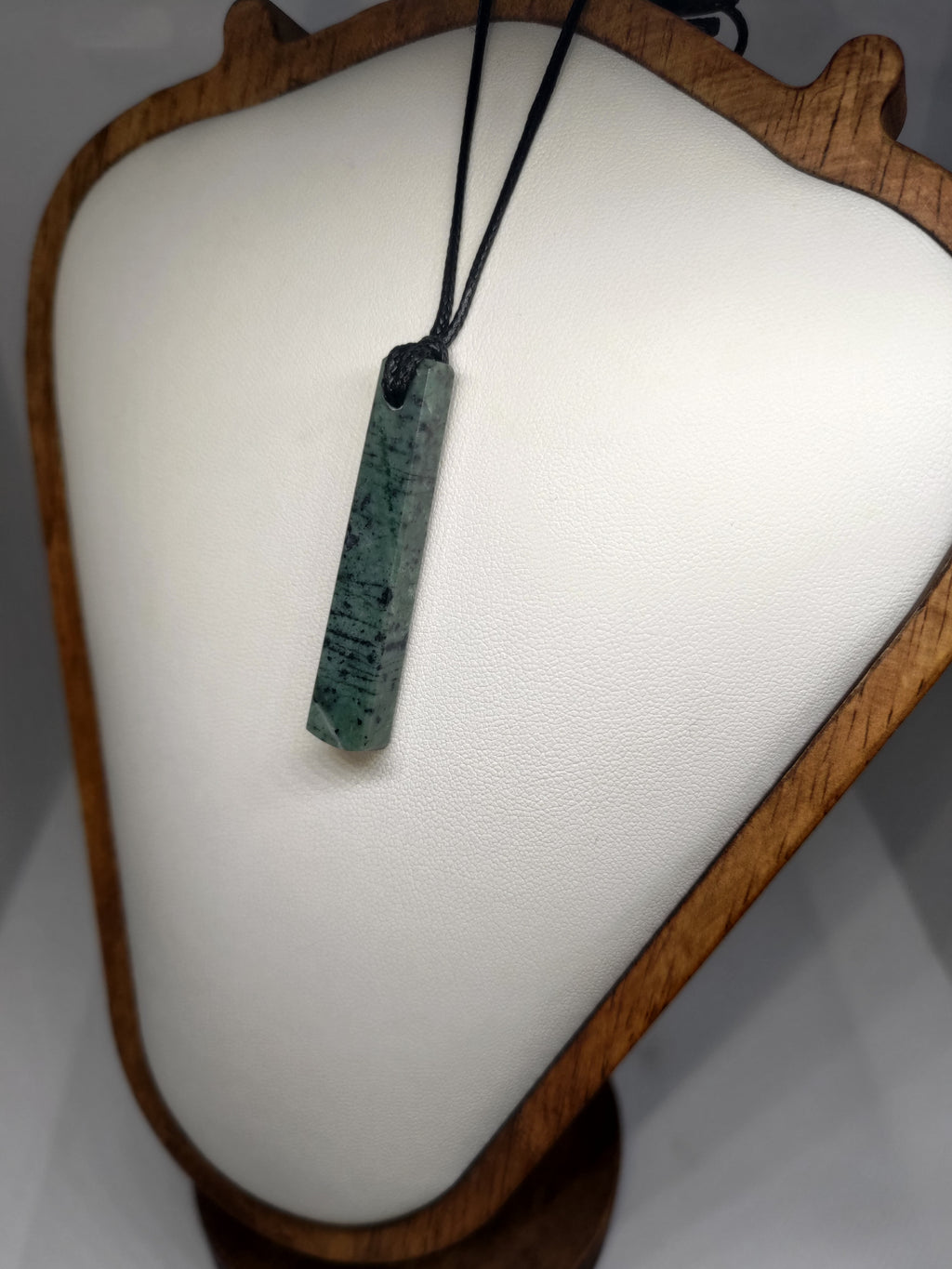 Hand Made New Zealand Pounamu/Greenstone Necklace Ref: 0246