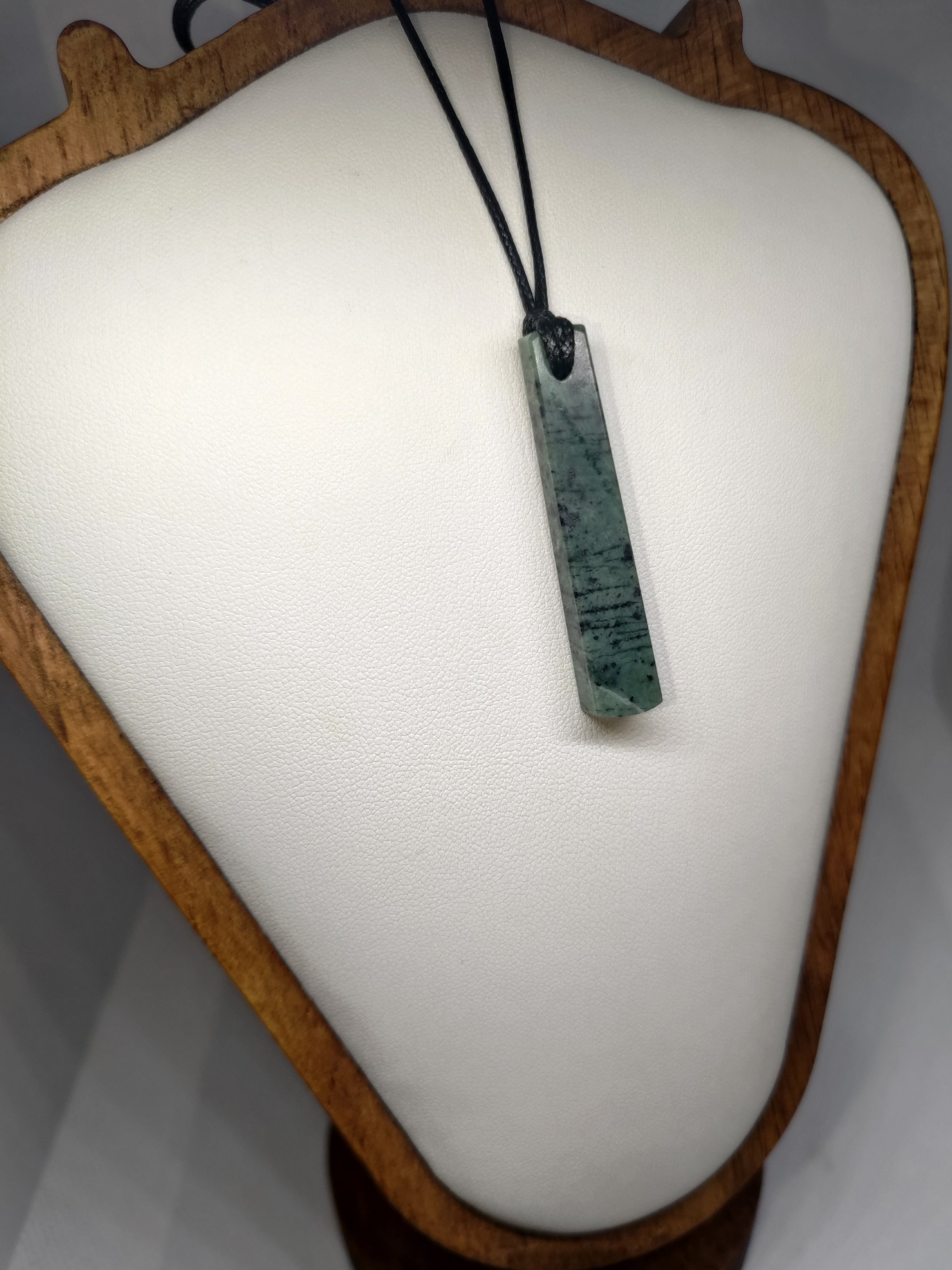 Hand Made New Zealand Pounamu/Greenstone Necklace Ref: 0246