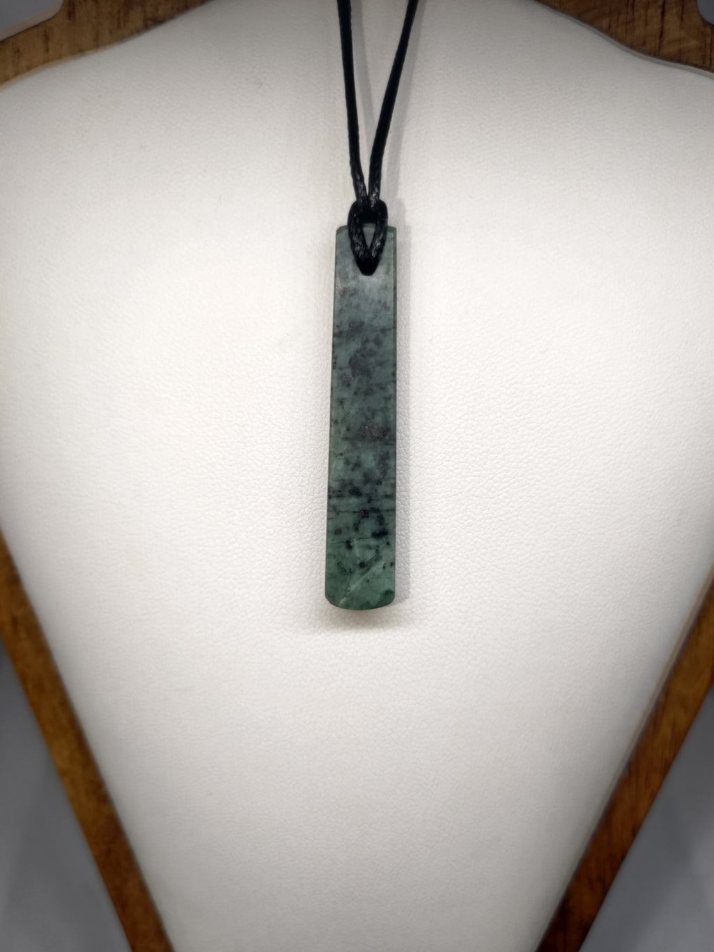 Hand Made New Zealand Pounamu/Greenstone Necklace Ref: 0246