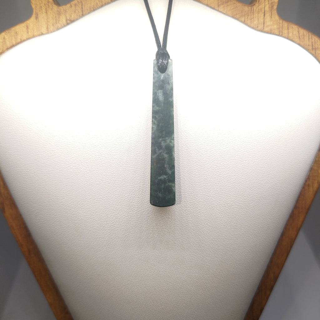 Hand Made New Zealand Pounamu/Greenstone Necklace Ref: 0247