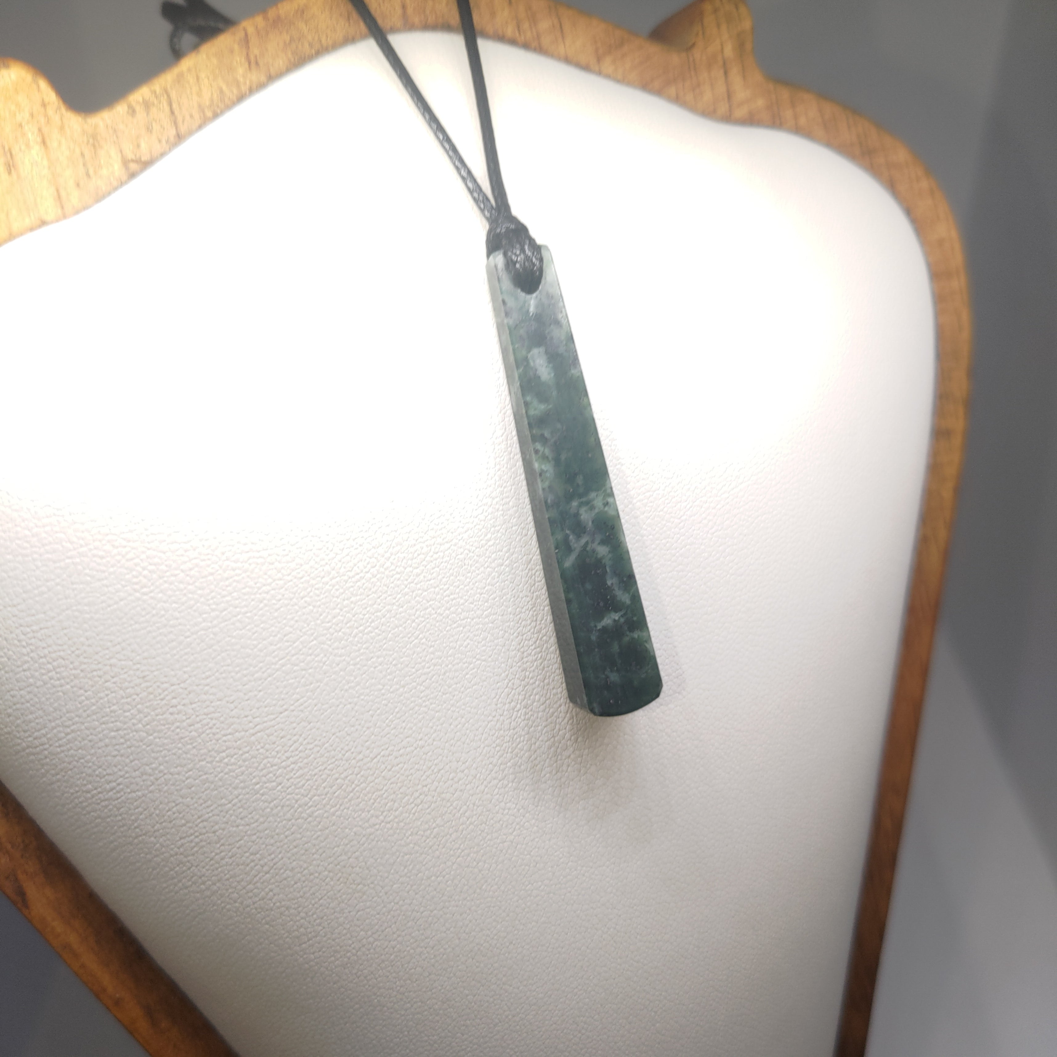 Hand Made New Zealand Pounamu/Greenstone Necklace Ref: 0247