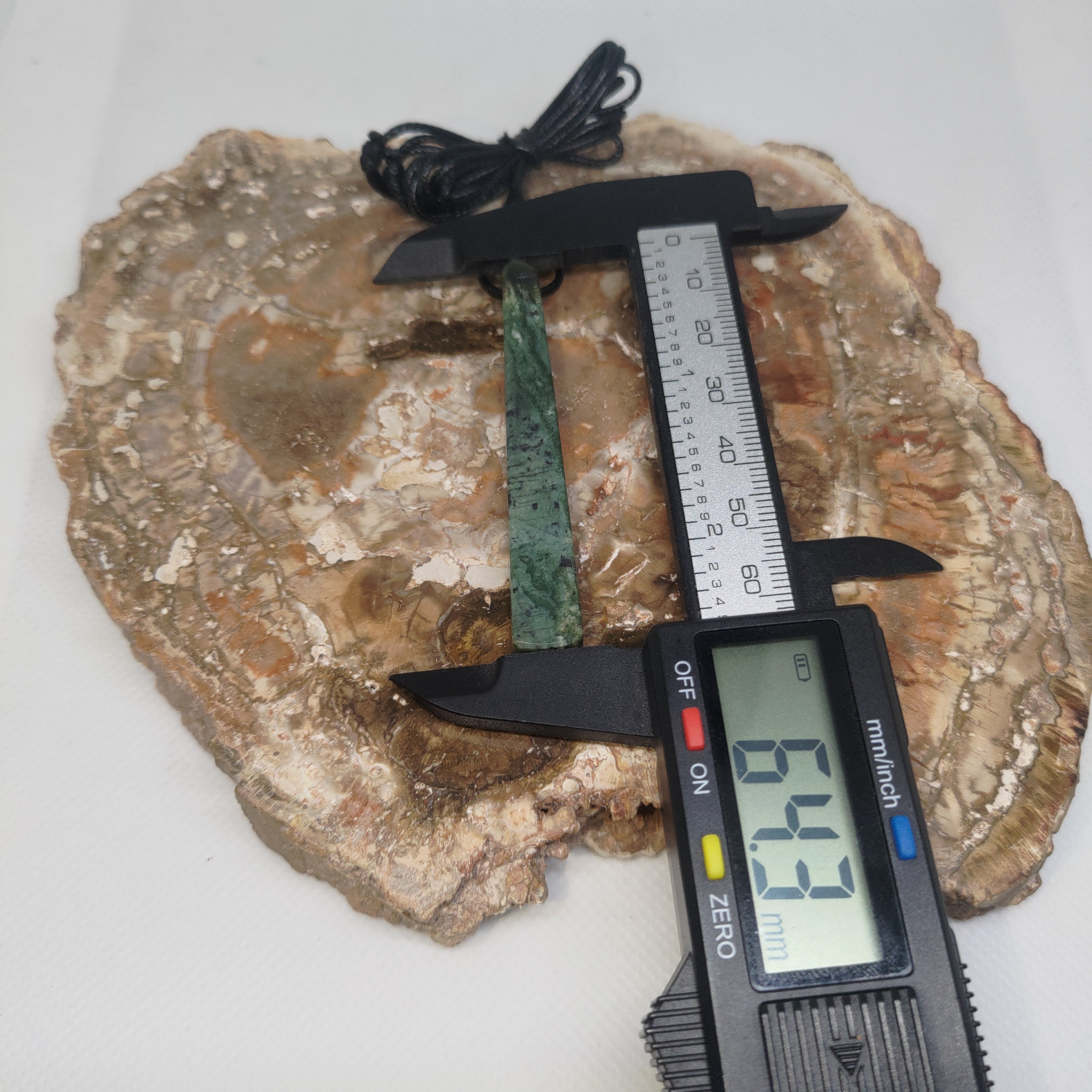 Hand Made New Zealand Pounamu/Greenstone Necklace Ref: 0248