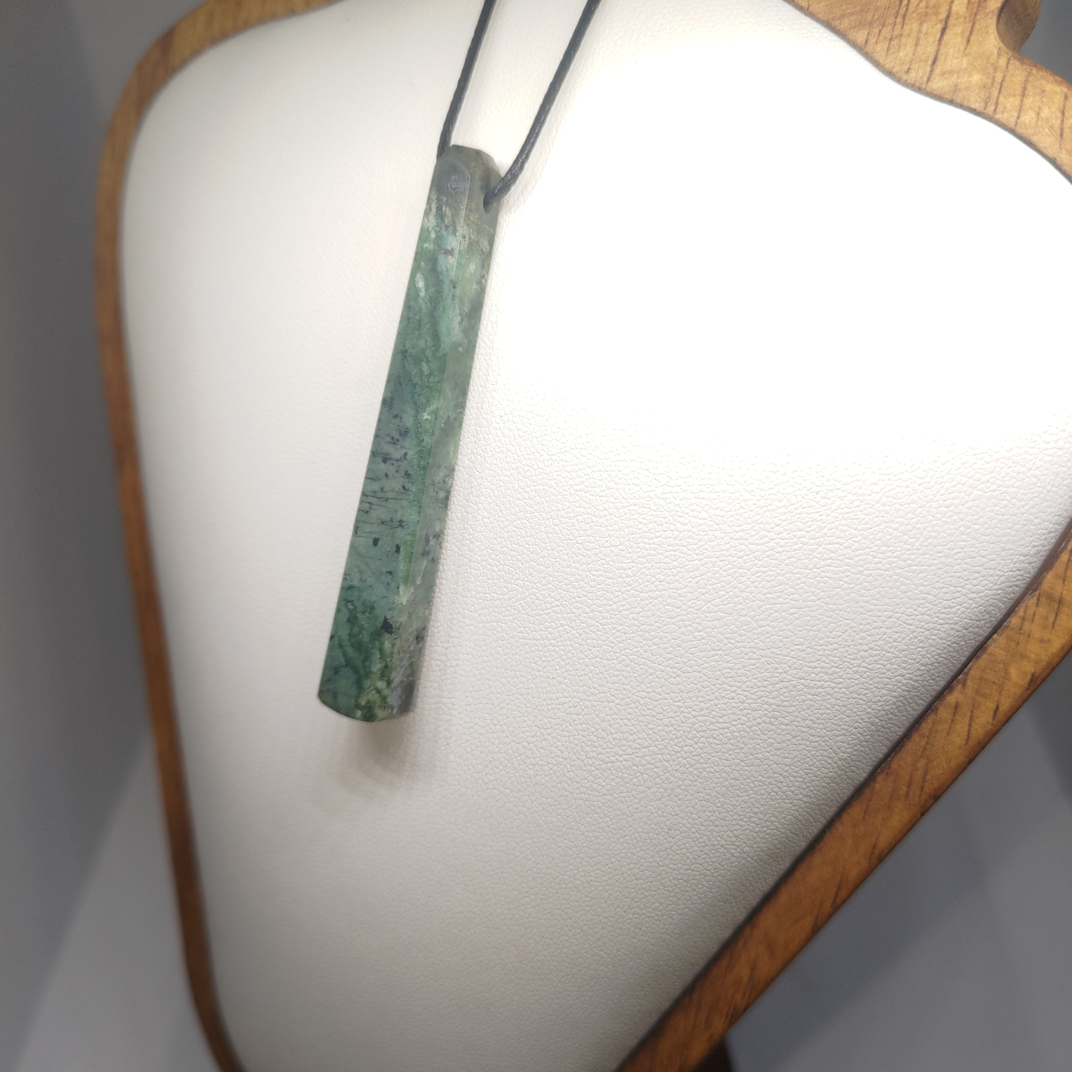 Hand Made New Zealand Pounamu/Greenstone Necklace Ref: 0248