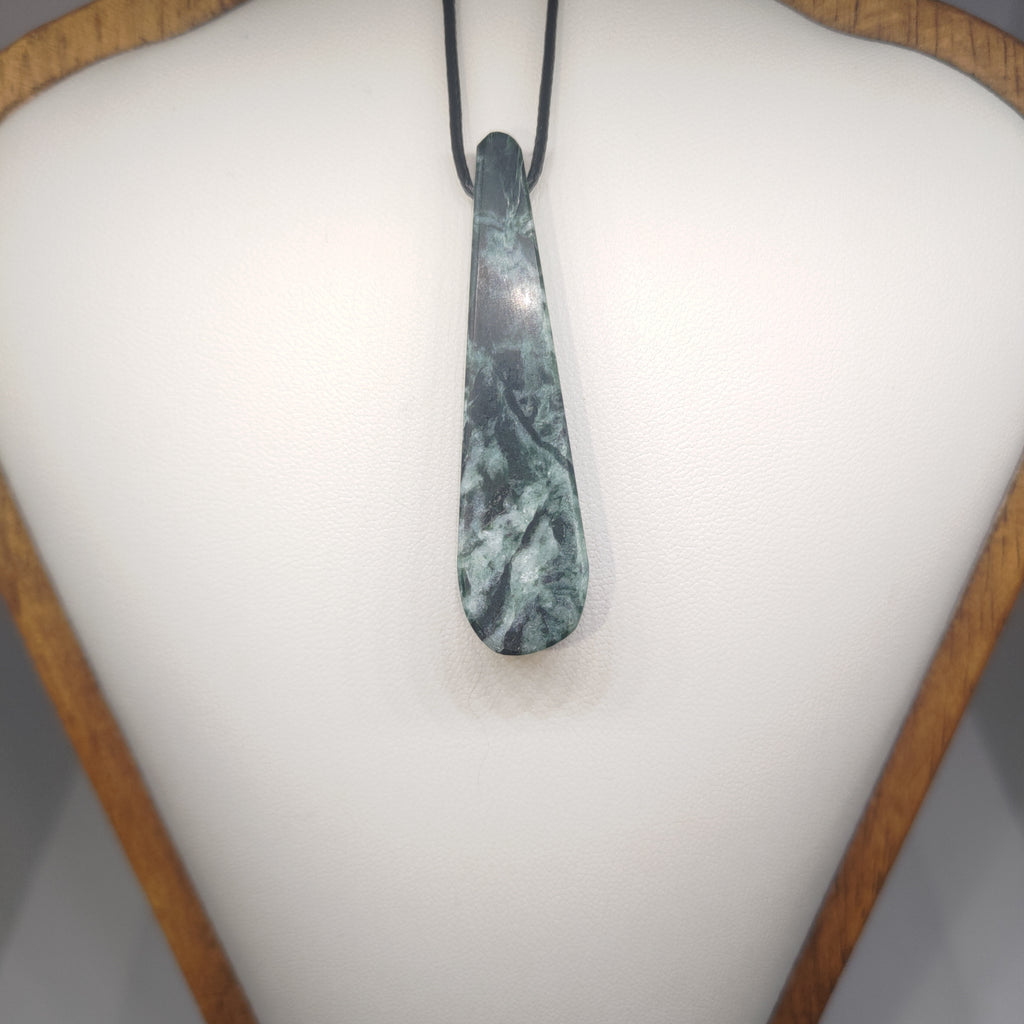 Hand Made New Zealand Pounamu/Greenstone Necklace Ref: 0249