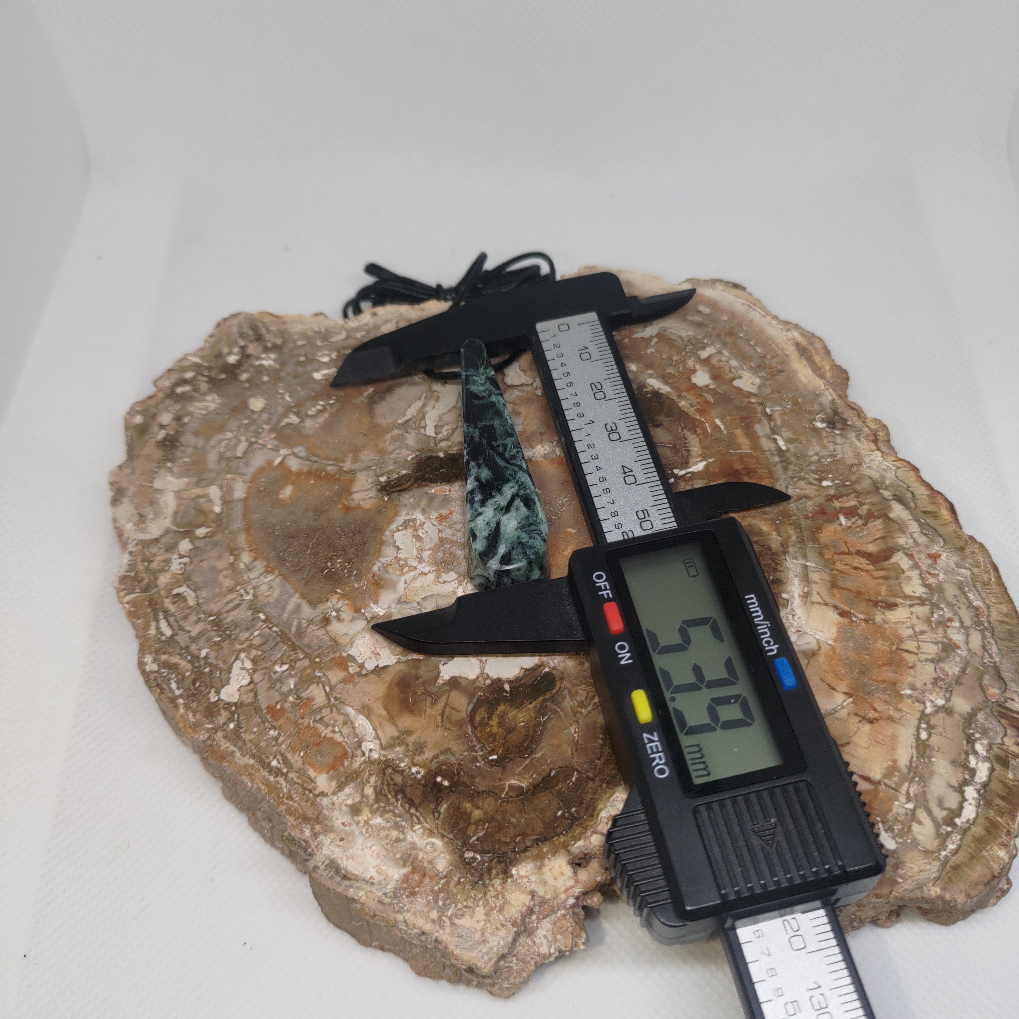 Hand Made New Zealand Pounamu/Greenstone Necklace Ref: 0249