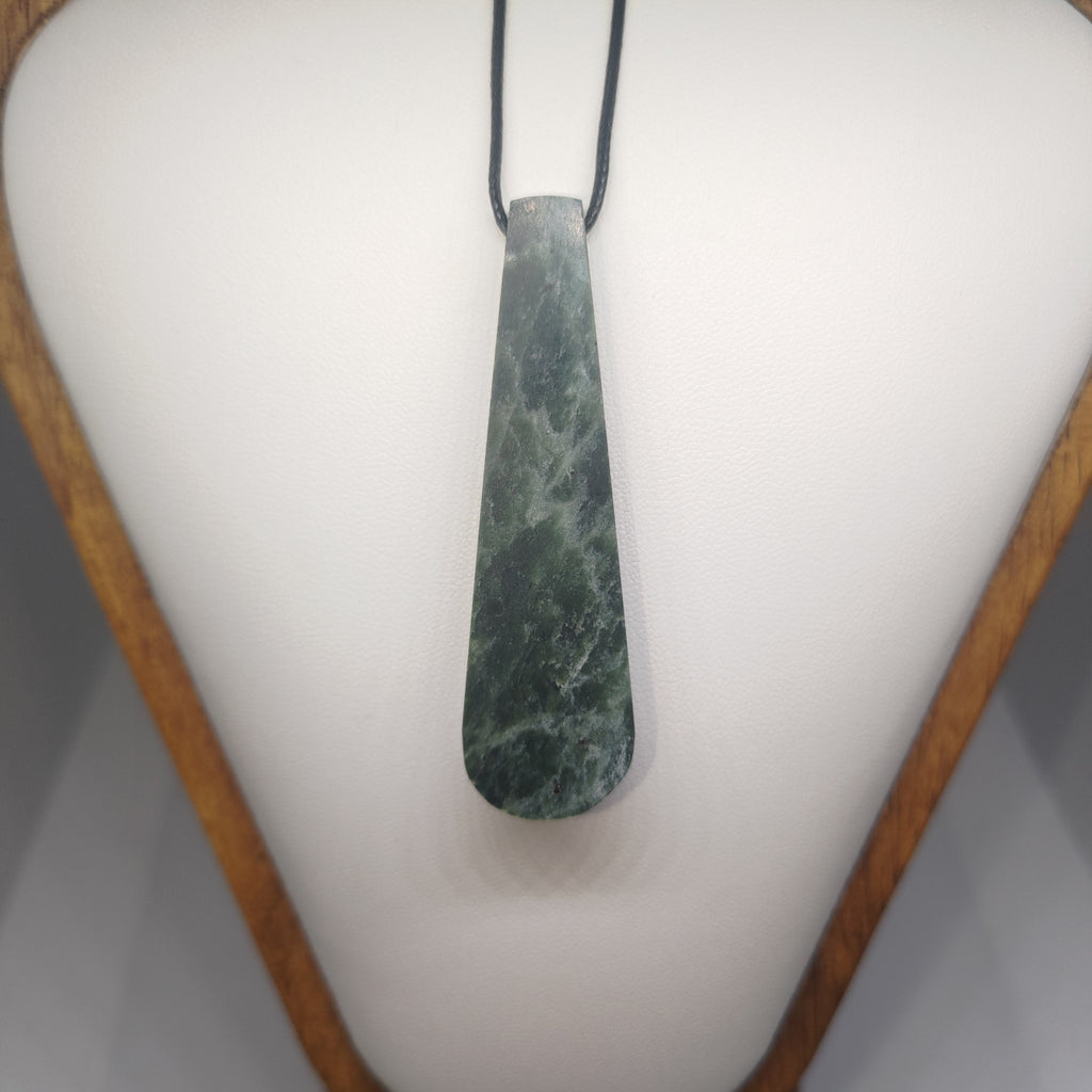 Hand Made New Zealand Pounamu/Greenstone Necklace Ref: 0250