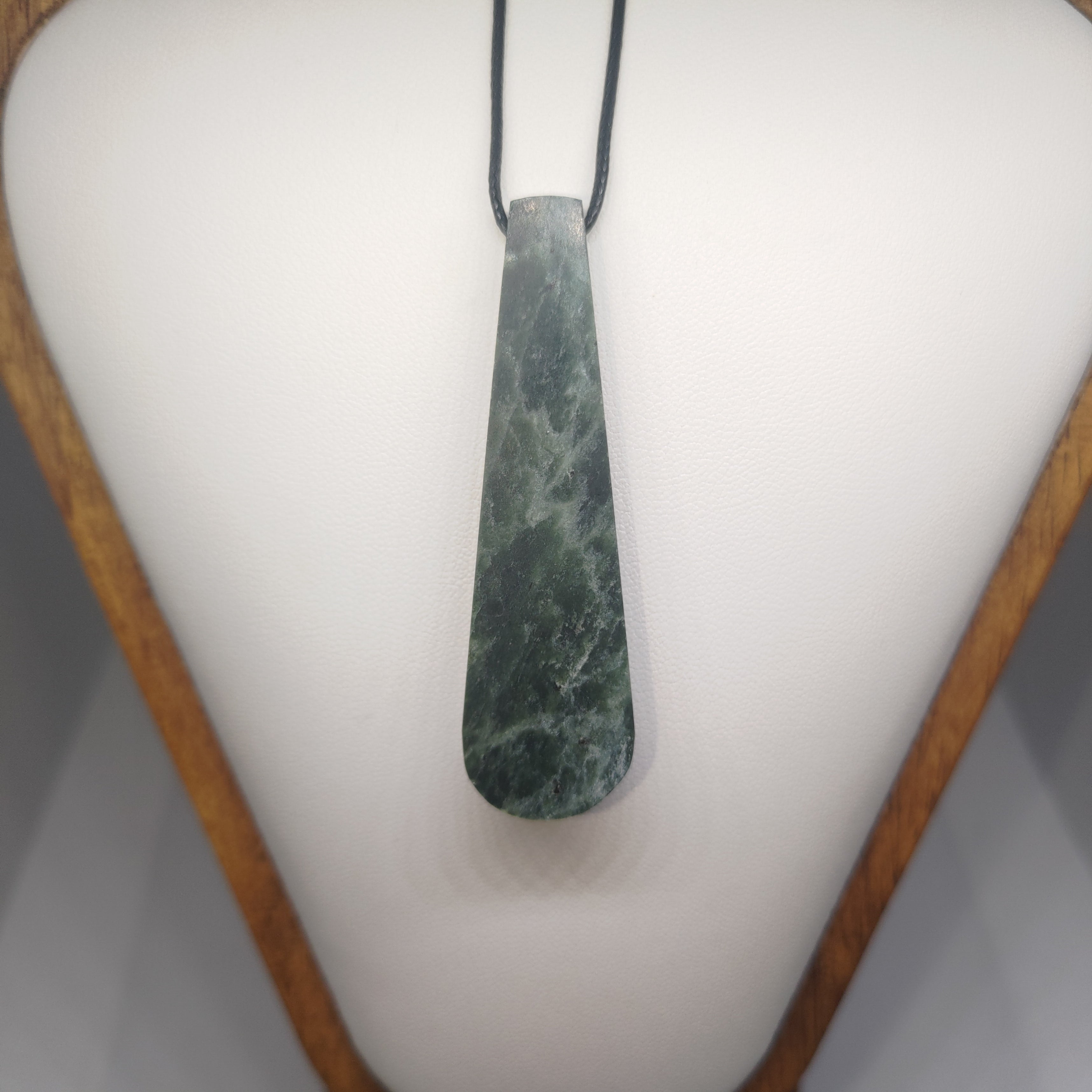 Hand Made New Zealand Pounamu/Greenstone Necklace Ref: 0250