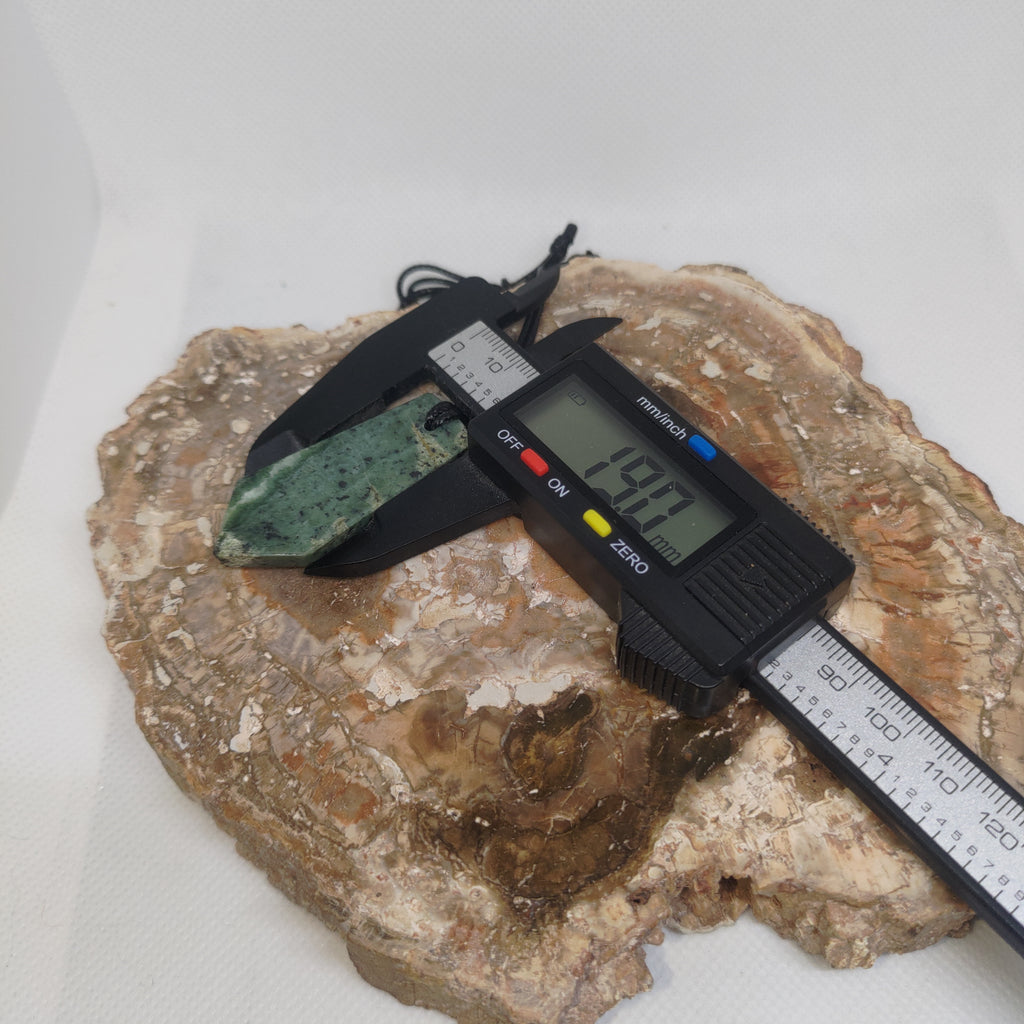 Hand Made New Zealand Pounamu/Greenstone Necklace Ref: 0251