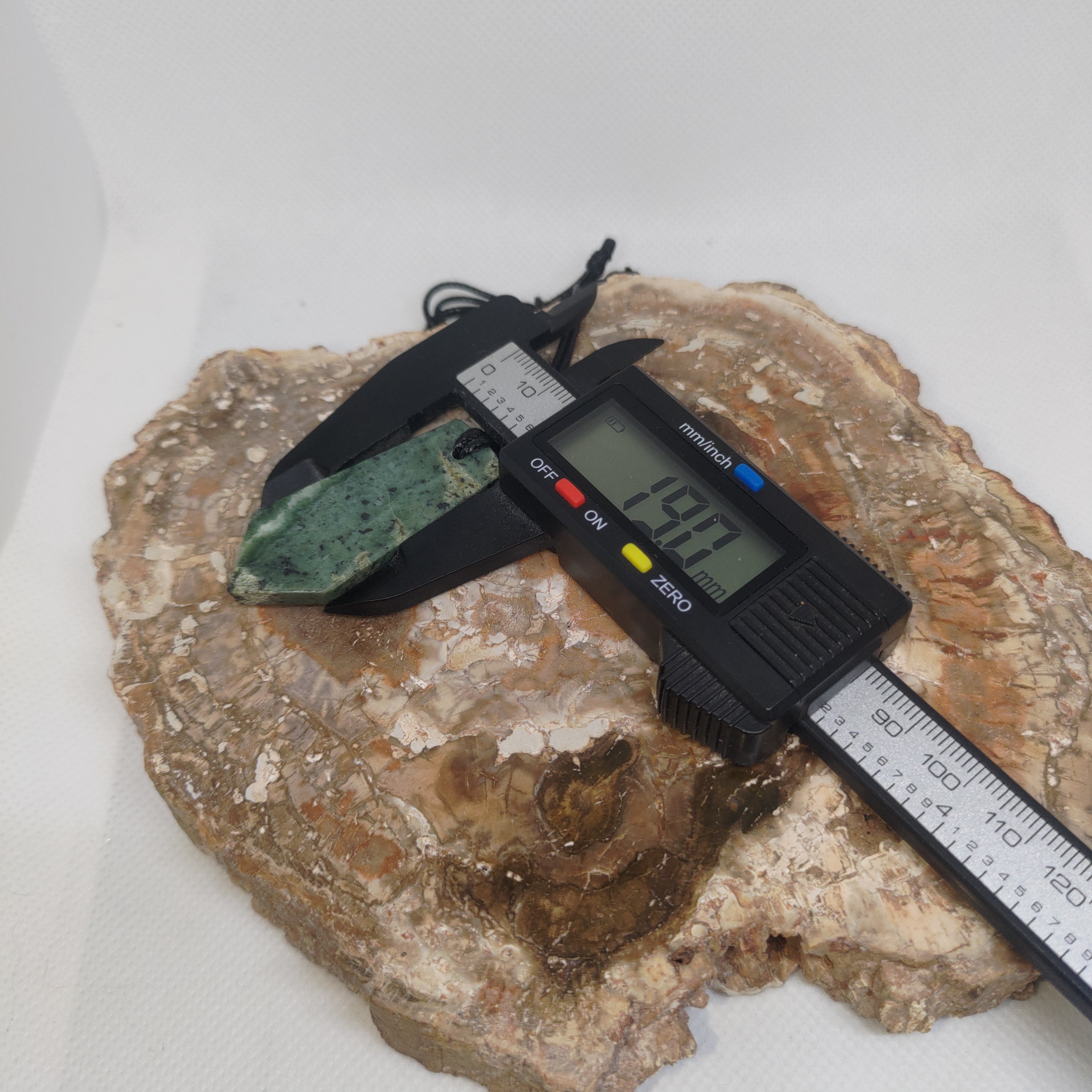 Hand Made New Zealand Pounamu/Greenstone Necklace Ref: 0251