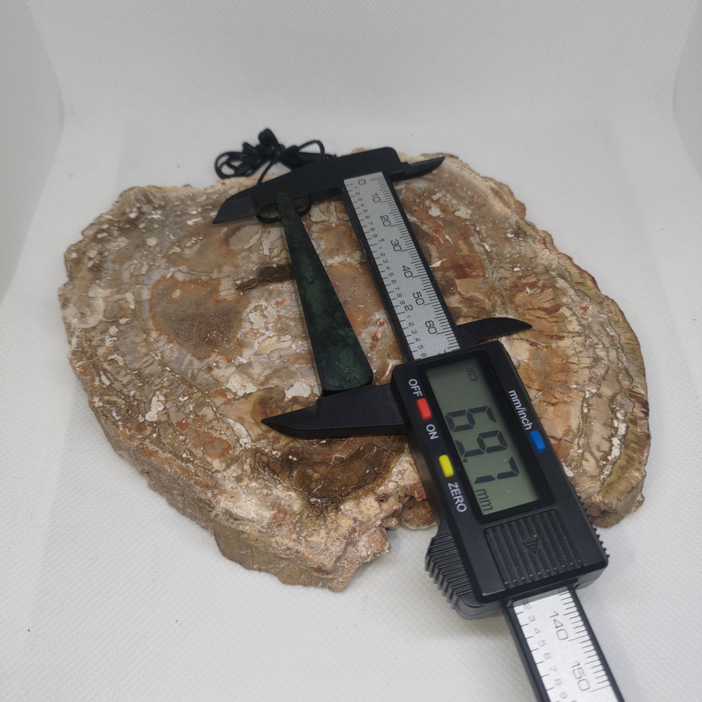 Hand Made New Zealand Pounamu/Greenstone Necklace Ref: 0252
