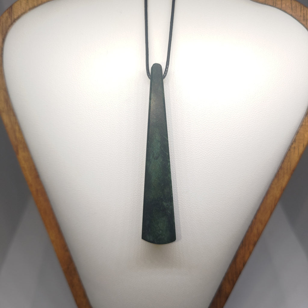 Hand Made New Zealand Pounamu/Greenstone Necklace Ref: 0252