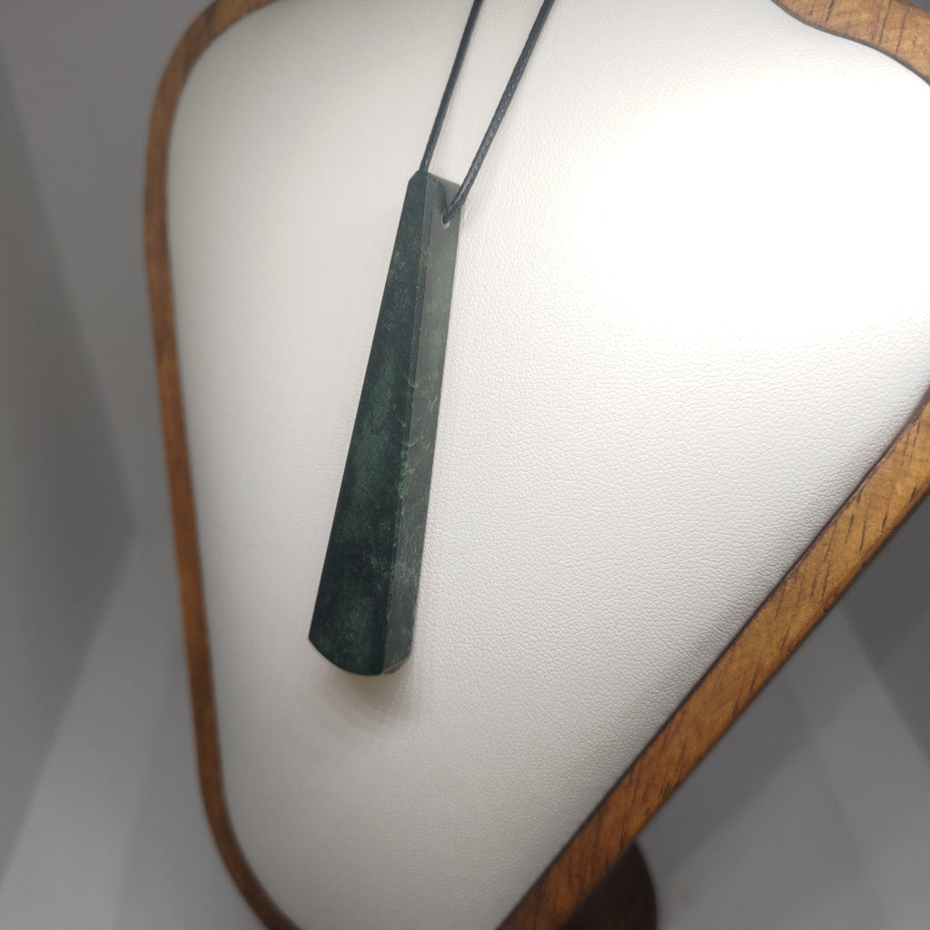 Hand Made New Zealand Pounamu/Greenstone Necklace Ref: 0252