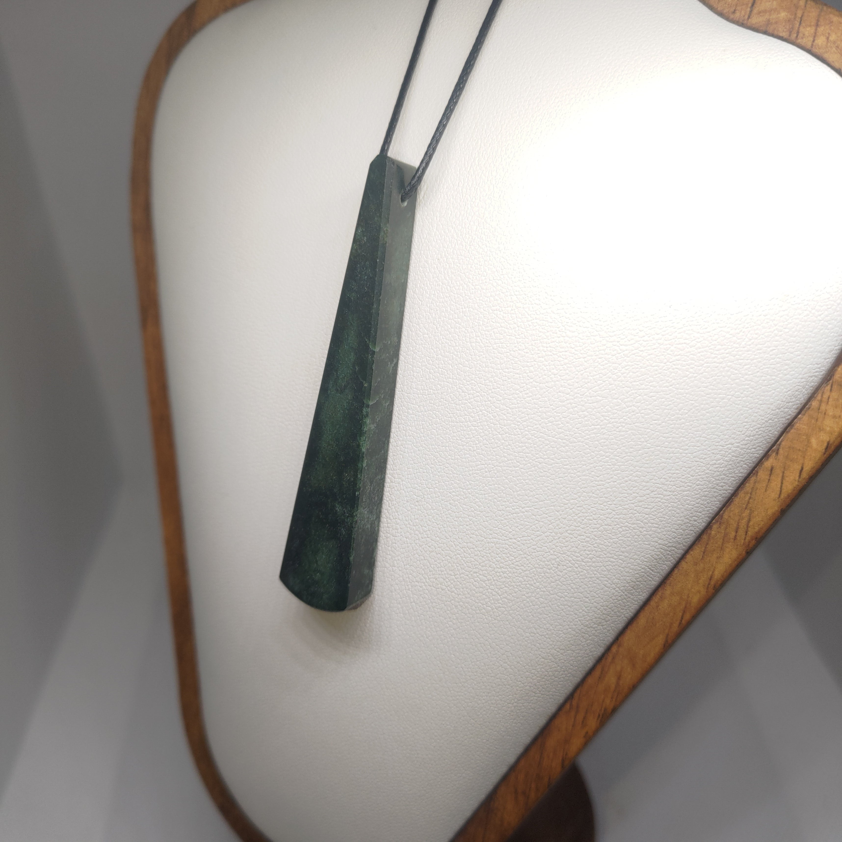 Hand Made New Zealand Pounamu/Greenstone Necklace Ref: 0252