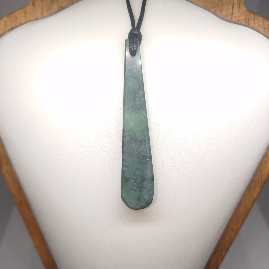 Hand Made New Zealand Pounamu/Greenstone Necklace Ref: 0253