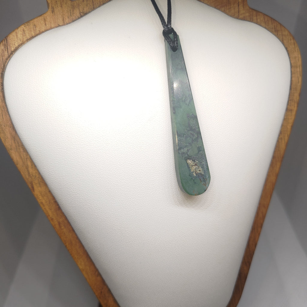 Hand Made New Zealand Pounamu/Greenstone Necklace Ref: 0253