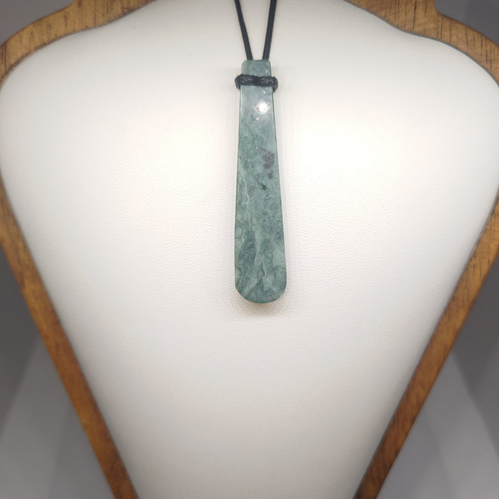 Hand Made New Zealand Pounamu/Greenstone Necklace Ref: 0254