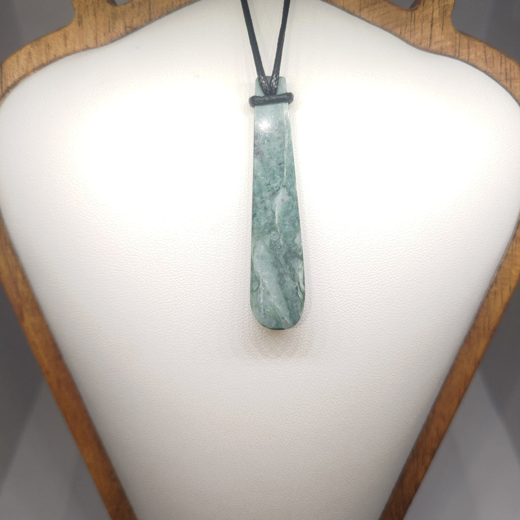 Hand Made New Zealand Pounamu/Greenstone Necklace Ref: 0254
