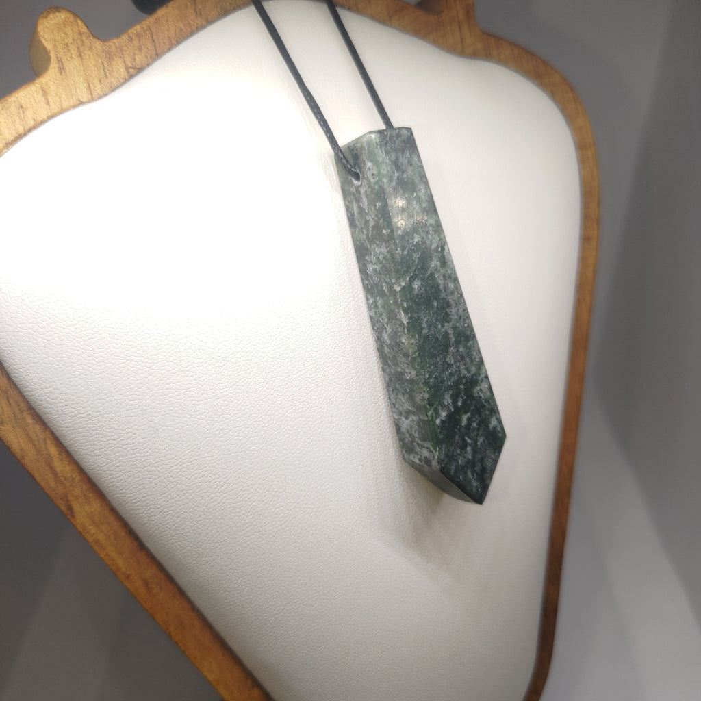 Hand Made New Zealand Pounamu/Greenstone Necklace Ref: 0255