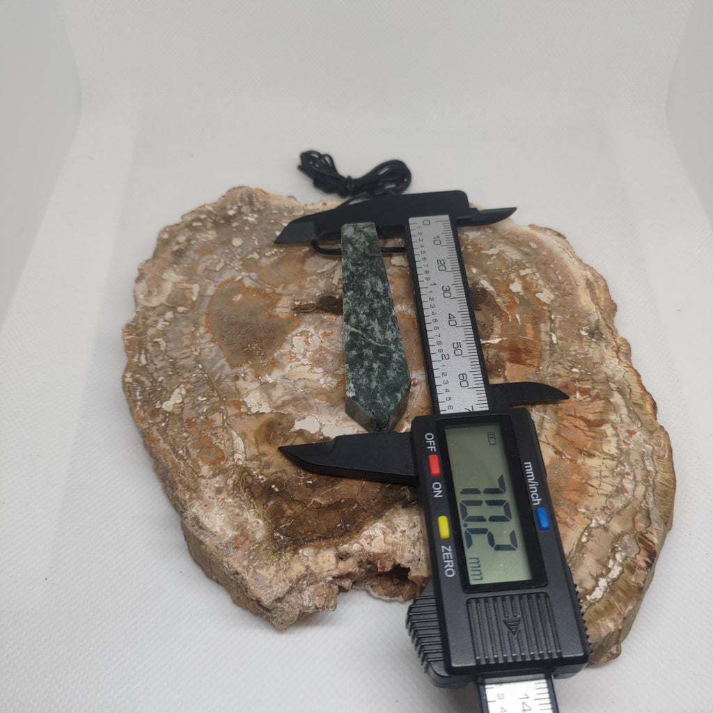 Hand Made New Zealand Pounamu/Greenstone Necklace Ref: 0255
