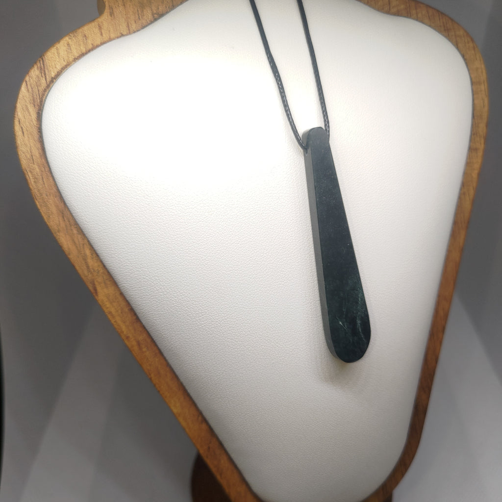 Hand Made New Zealand Pounamu/Greenstone Necklace Ref: 0257