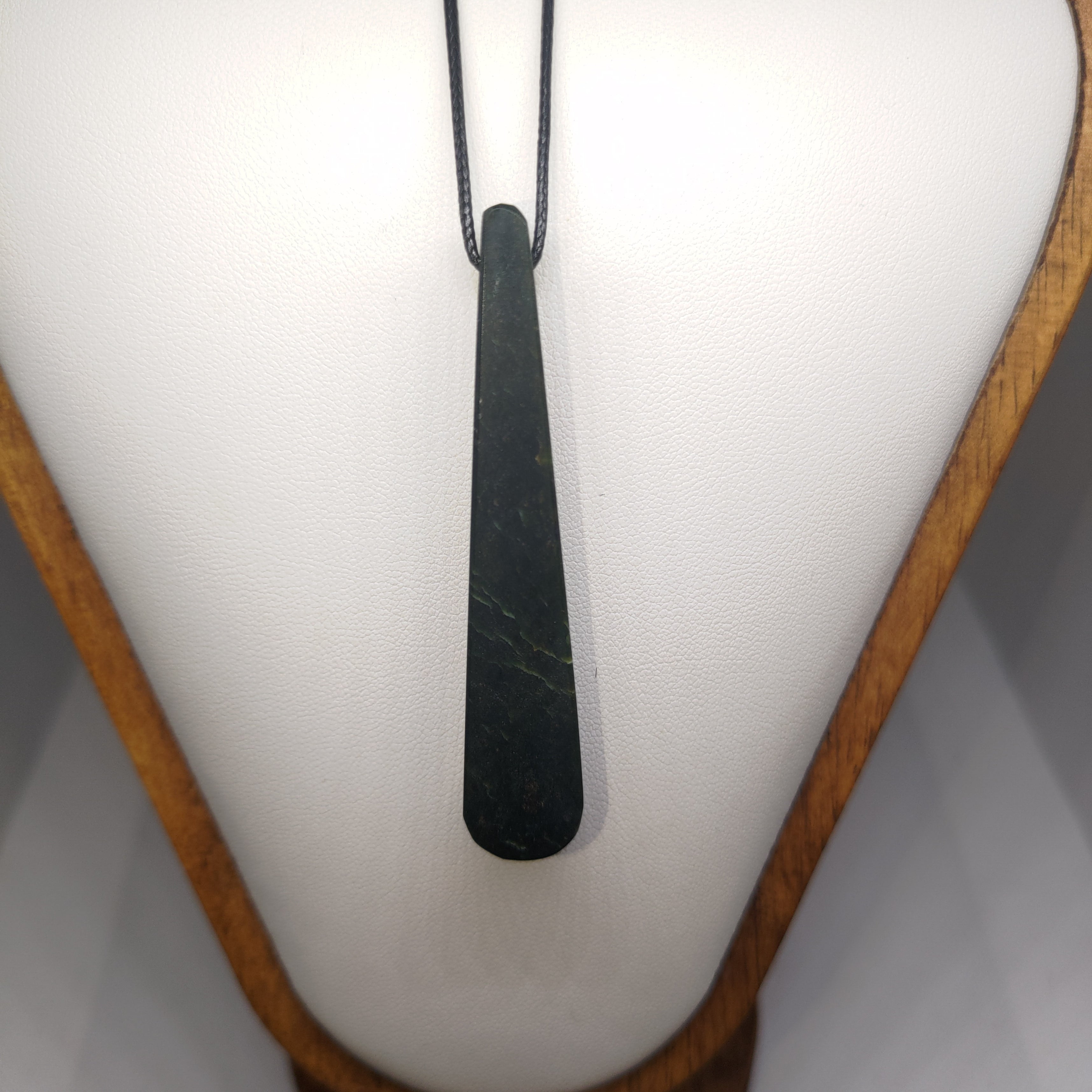 Hand Made New Zealand Pounamu/Greenstone Necklace Ref: 0259
