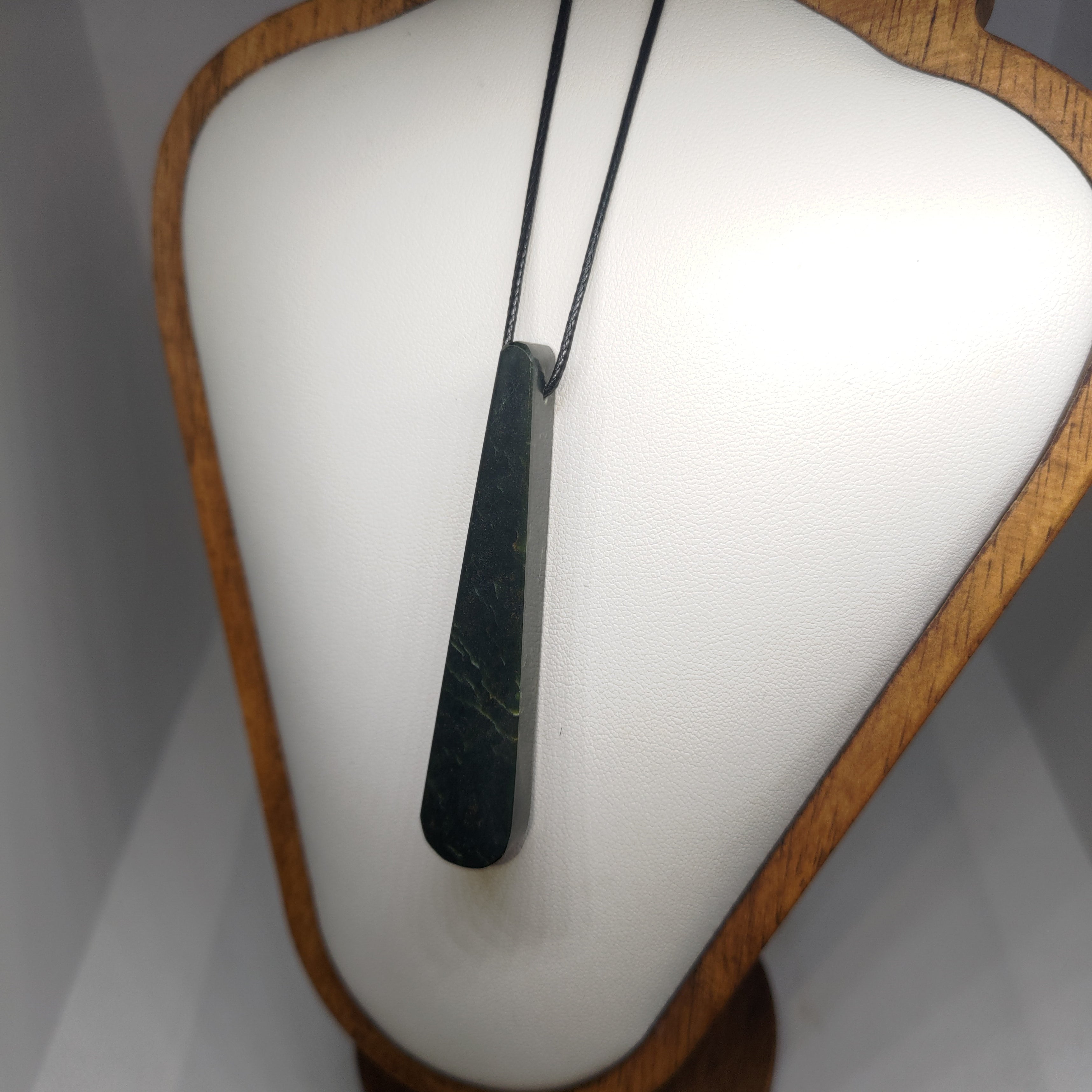 Hand Made New Zealand Pounamu/Greenstone Necklace Ref: 0259